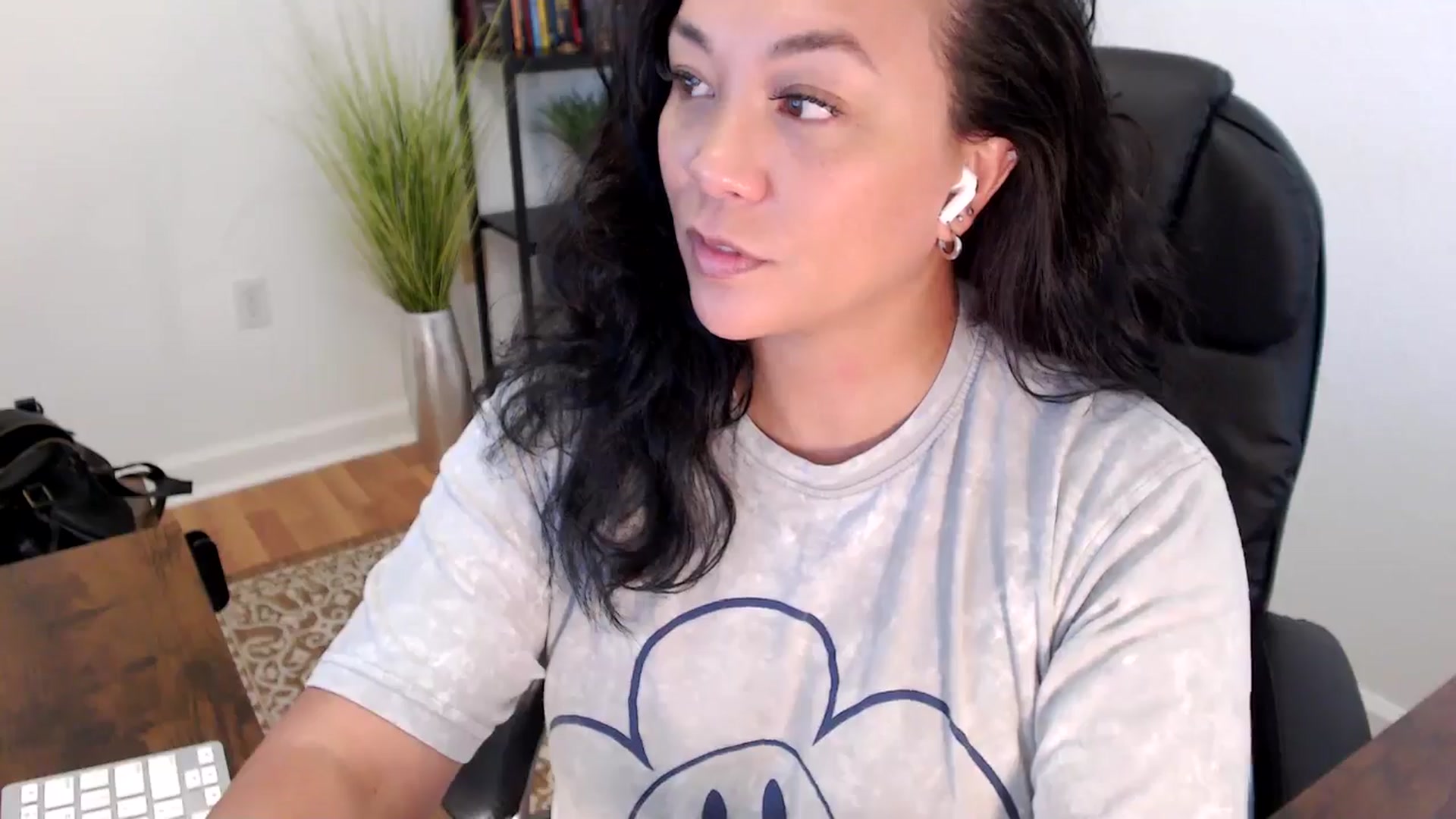 Gallery image thumbnail from MickaylaStar's myfreecams stream on, 05/30/2025, 19:40 image 9 of 20