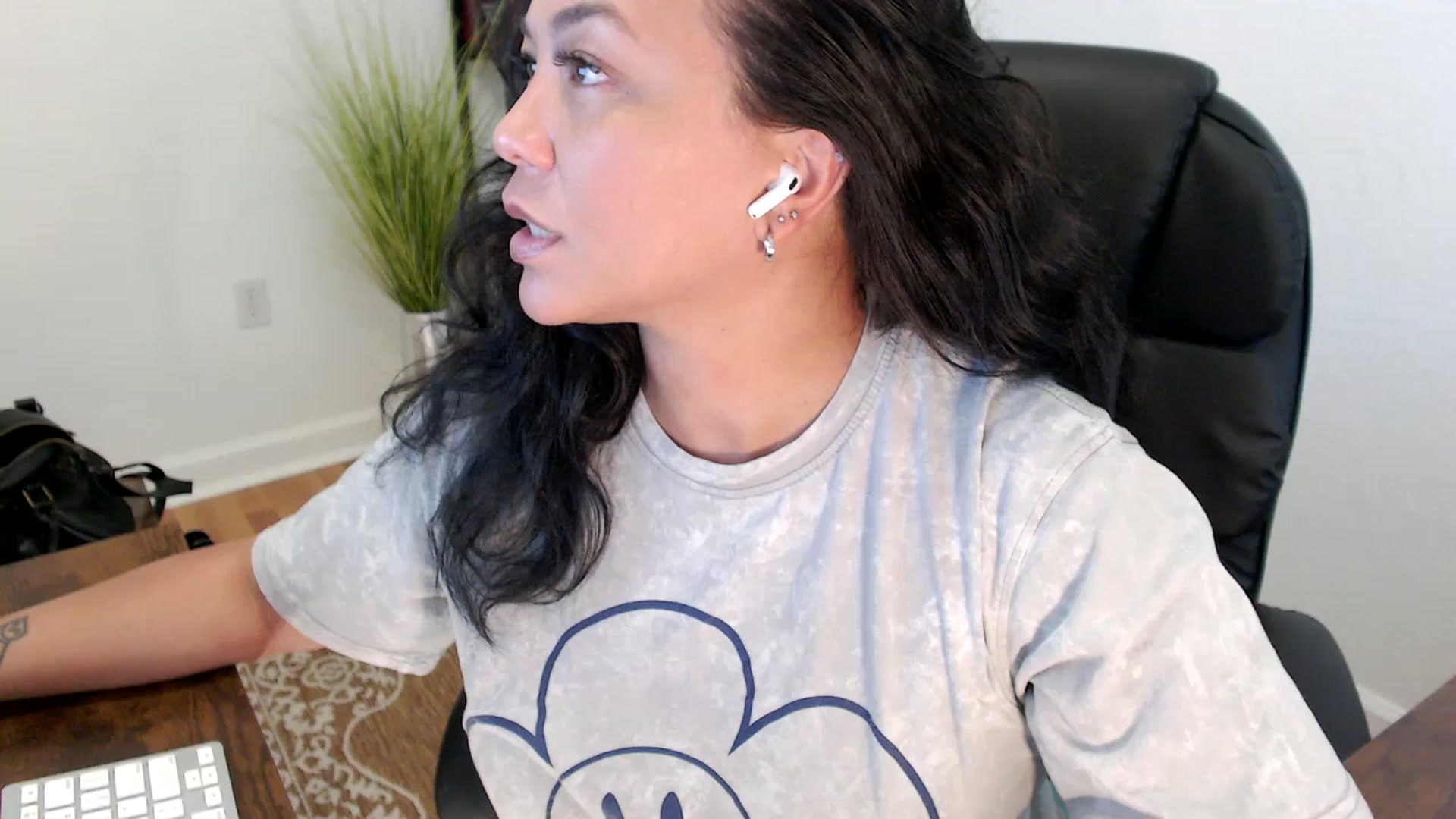Gallery image thumbnail from MickaylaStar's myfreecams stream on, 05/30/2025, 19:40 image 6 of 20