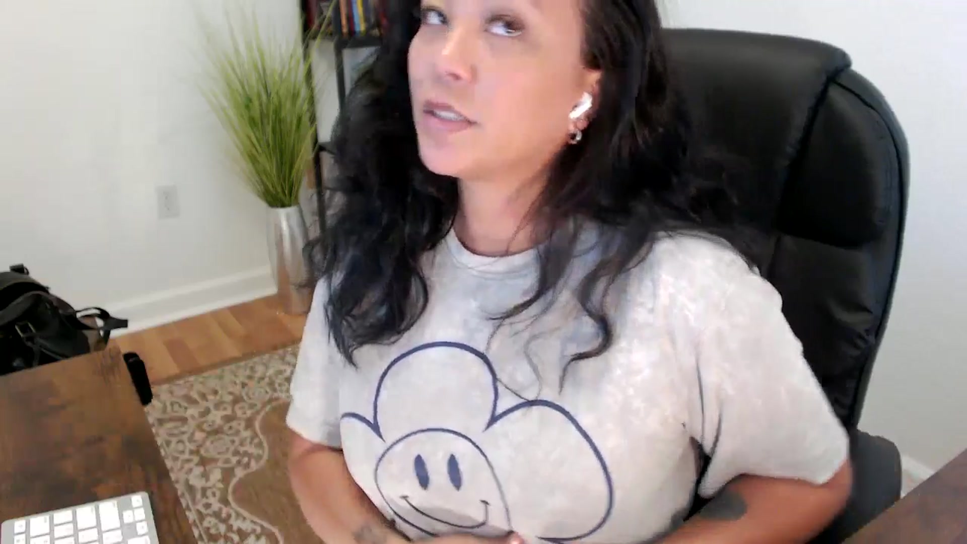 Gallery image thumbnail from MickaylaStar's myfreecams stream on, 05/30/2025, 19:40 image 2 of 20