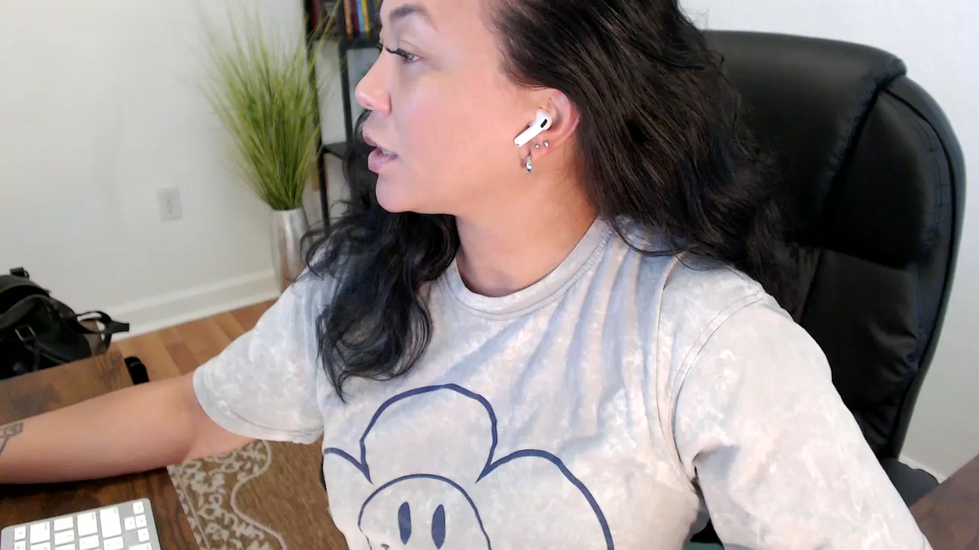 Gallery image thumbnail from MickaylaStar's myfreecams stream on, 05/30/2025, 19:40 image 8 of 20
