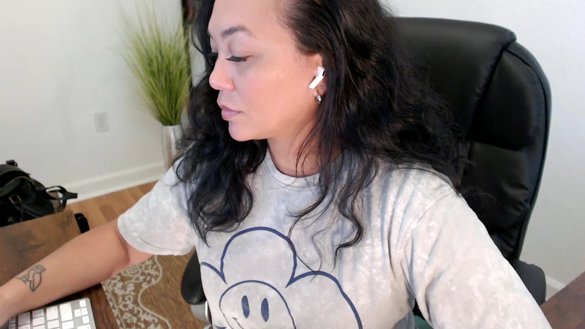 Gallery image thumbnail from MickaylaStar's myfreecams stream on, 05/30/2025, 19:40 image 1 of 20