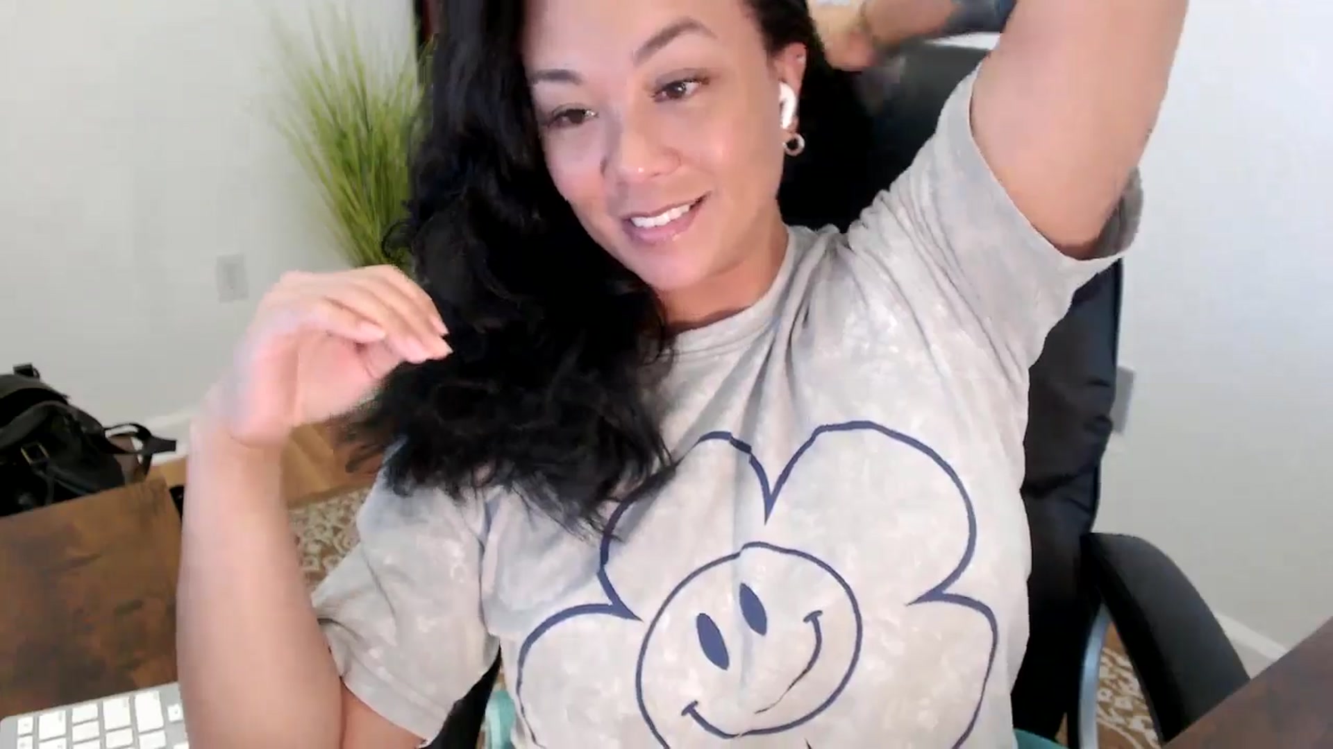 Gallery image thumbnail from MickaylaStar's myfreecams stream on, 05/30/2025, 19:40 image 11 of 20