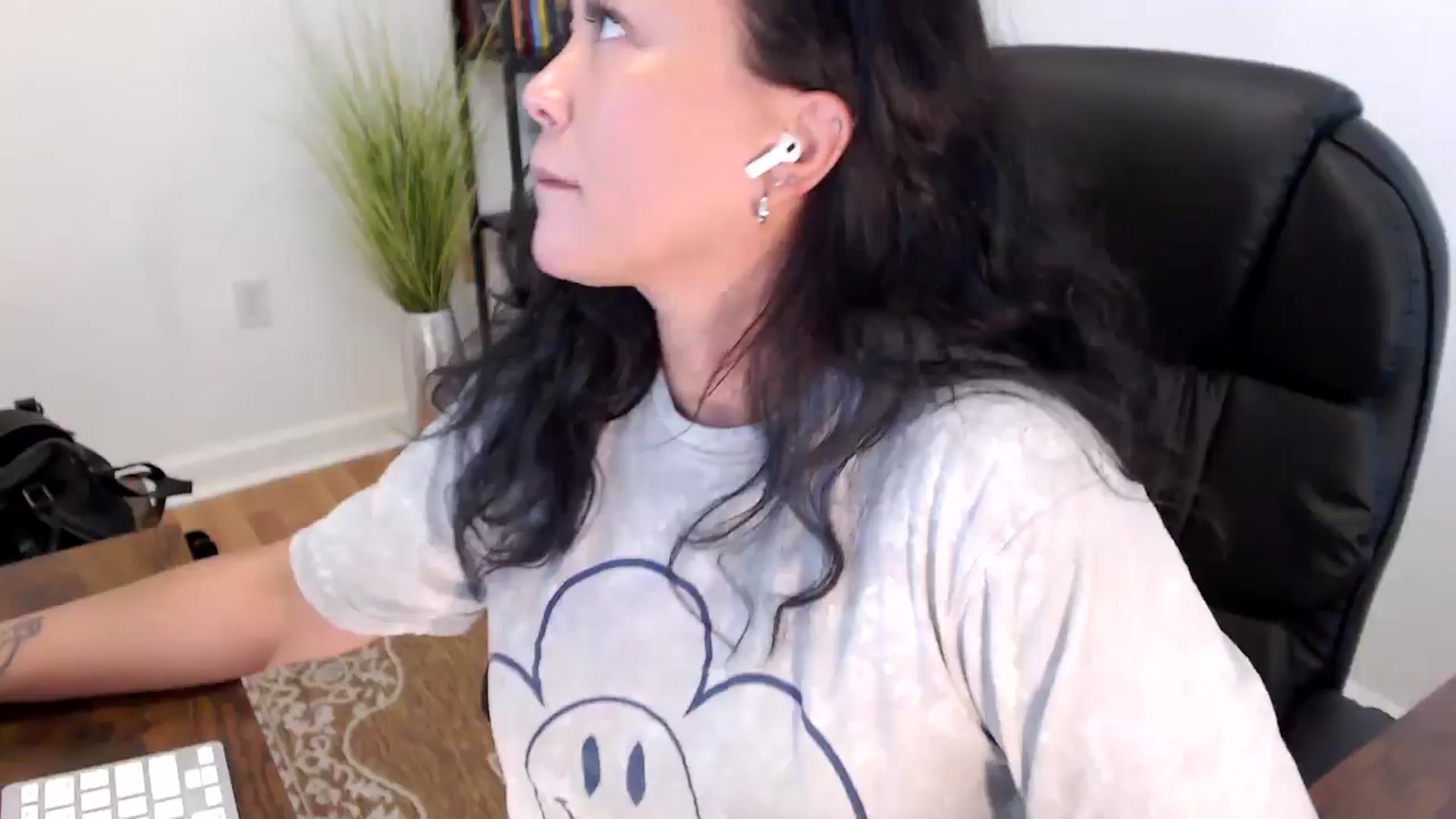 Gallery image thumbnail from MickaylaStar's myfreecams stream on, 05/30/2025, 19:40 image 4 of 20