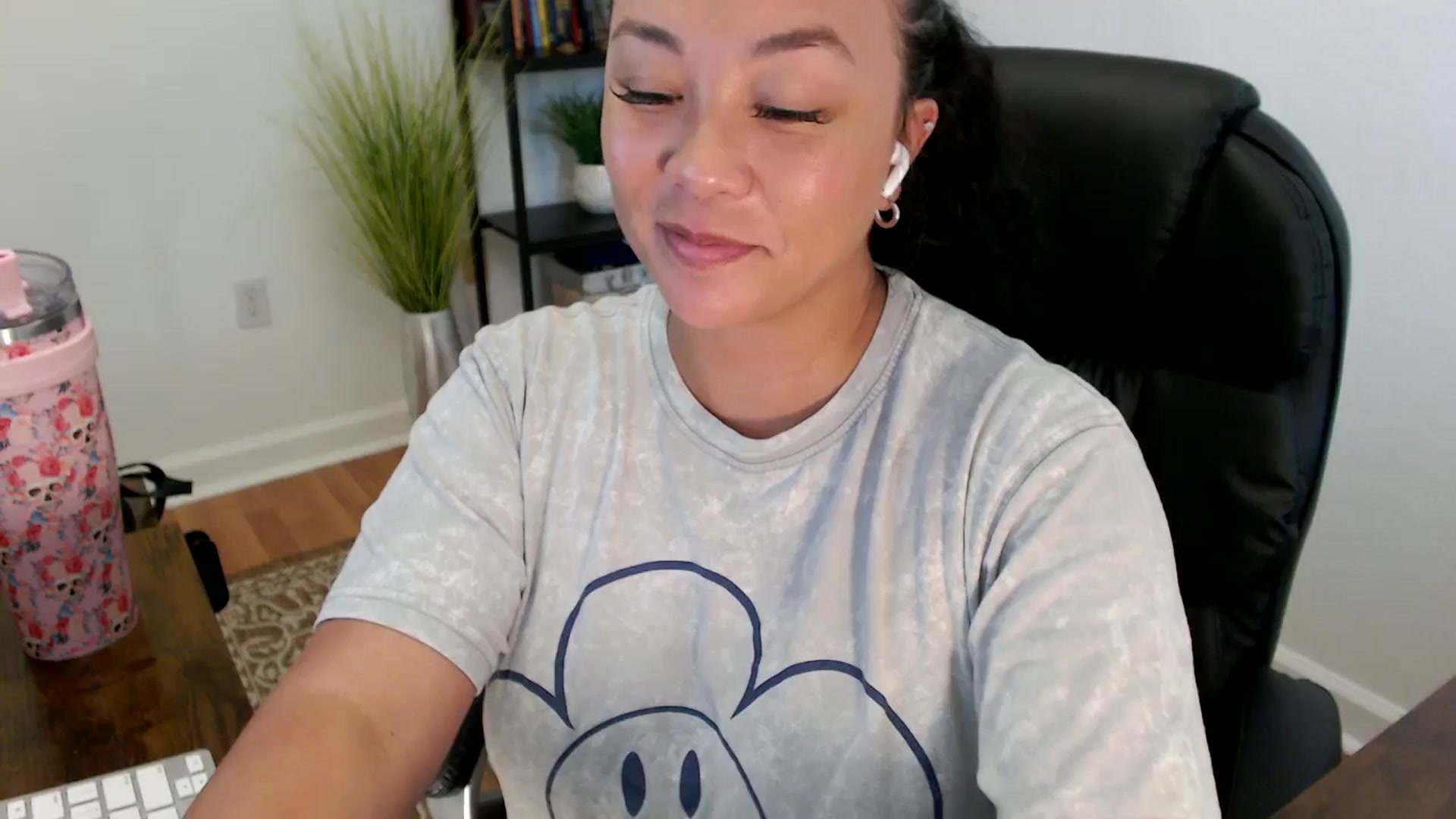 Gallery image thumbnail from MickaylaStar's myfreecams stream on, 05/30/2025, 20:57 image 5 of 20