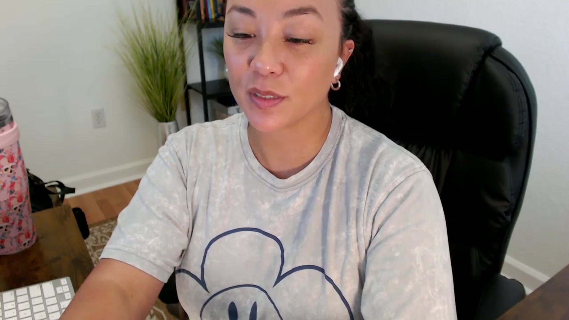 Gallery image thumbnail from MickaylaStar's myfreecams stream on, 05/30/2025, 20:57 image 14 of 20