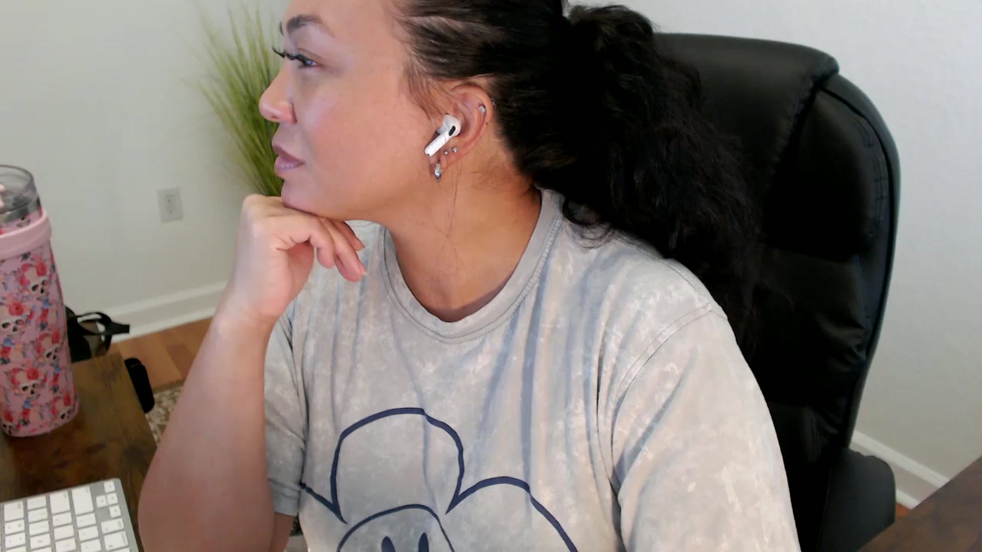 Gallery image thumbnail from MickaylaStar's myfreecams stream on, 05/30/2025, 20:57 image 19 of 20
