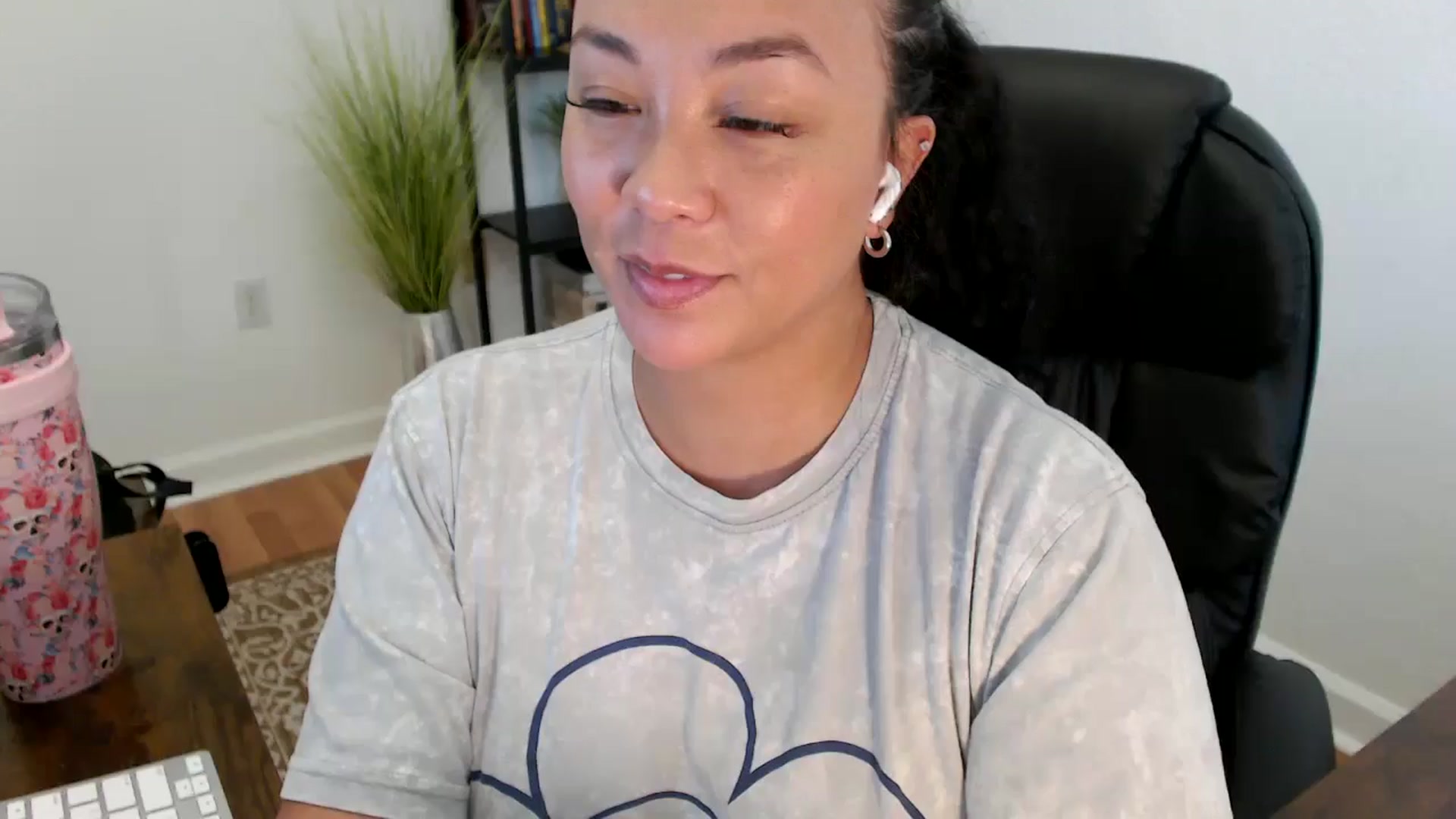 Gallery image thumbnail from MickaylaStar's myfreecams stream on, 05/30/2025, 20:57 image 9 of 20
