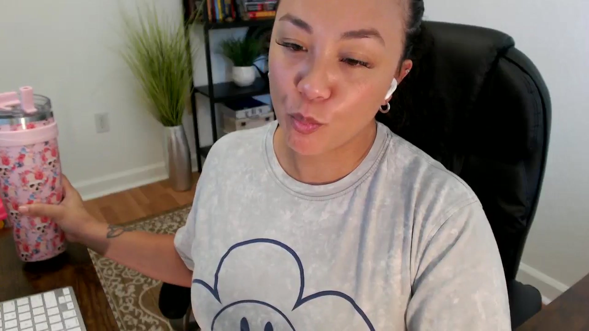 Gallery image thumbnail from MickaylaStar's myfreecams stream on, 05/30/2025, 20:57 image 15 of 20
