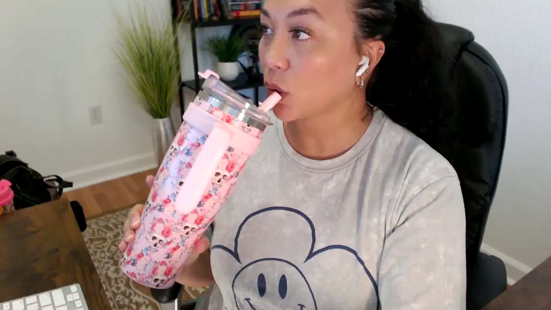 Gallery image thumbnail from MickaylaStar's myfreecams stream on, 05/30/2025, 20:57 image 4 of 20