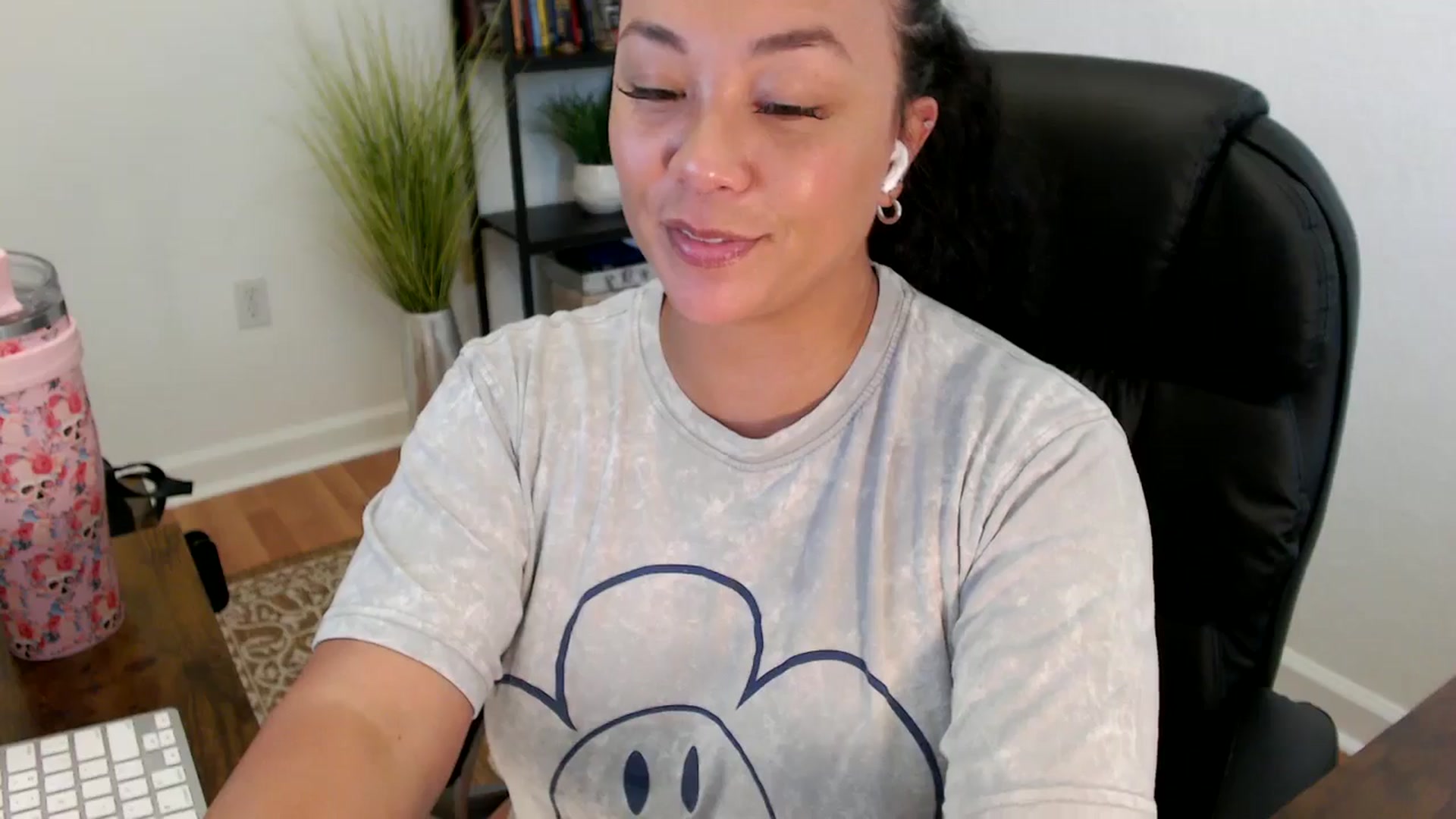 Gallery image thumbnail from MickaylaStar's myfreecams stream on, 05/30/2025, 20:57 image 16 of 20