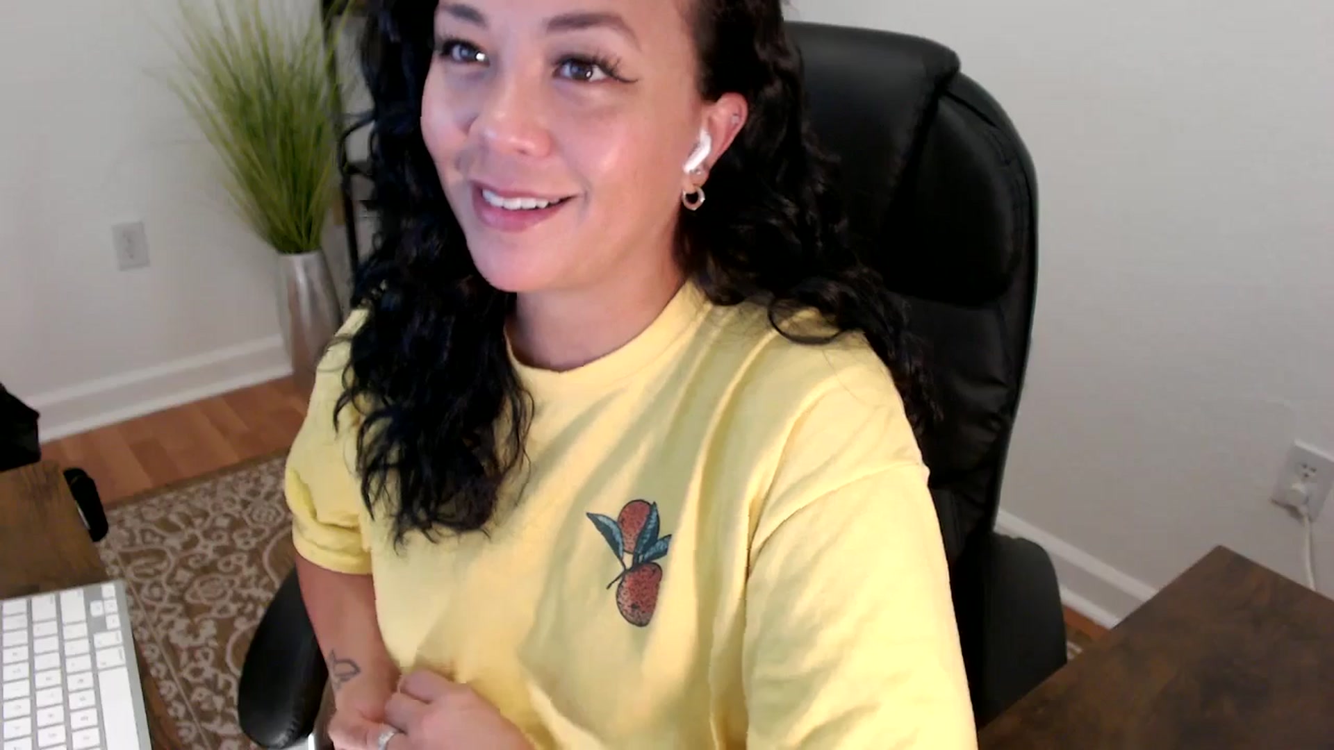 Gallery image thumbnail from MickaylaStar's myfreecams stream on, 06/02/2025, 15:55 image 8 of 20