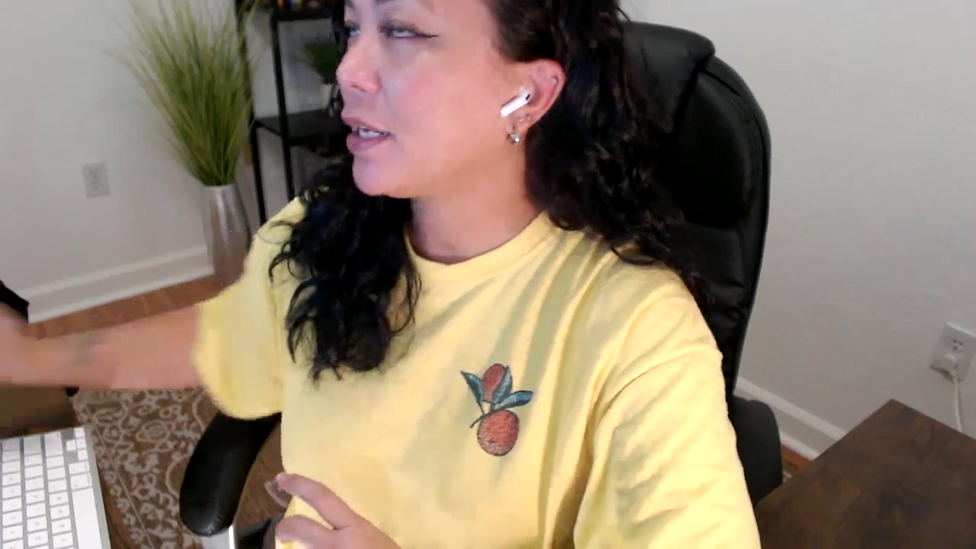 Gallery image thumbnail from MickaylaStar's myfreecams stream on, 06/02/2025, 15:55 image 7 of 20
