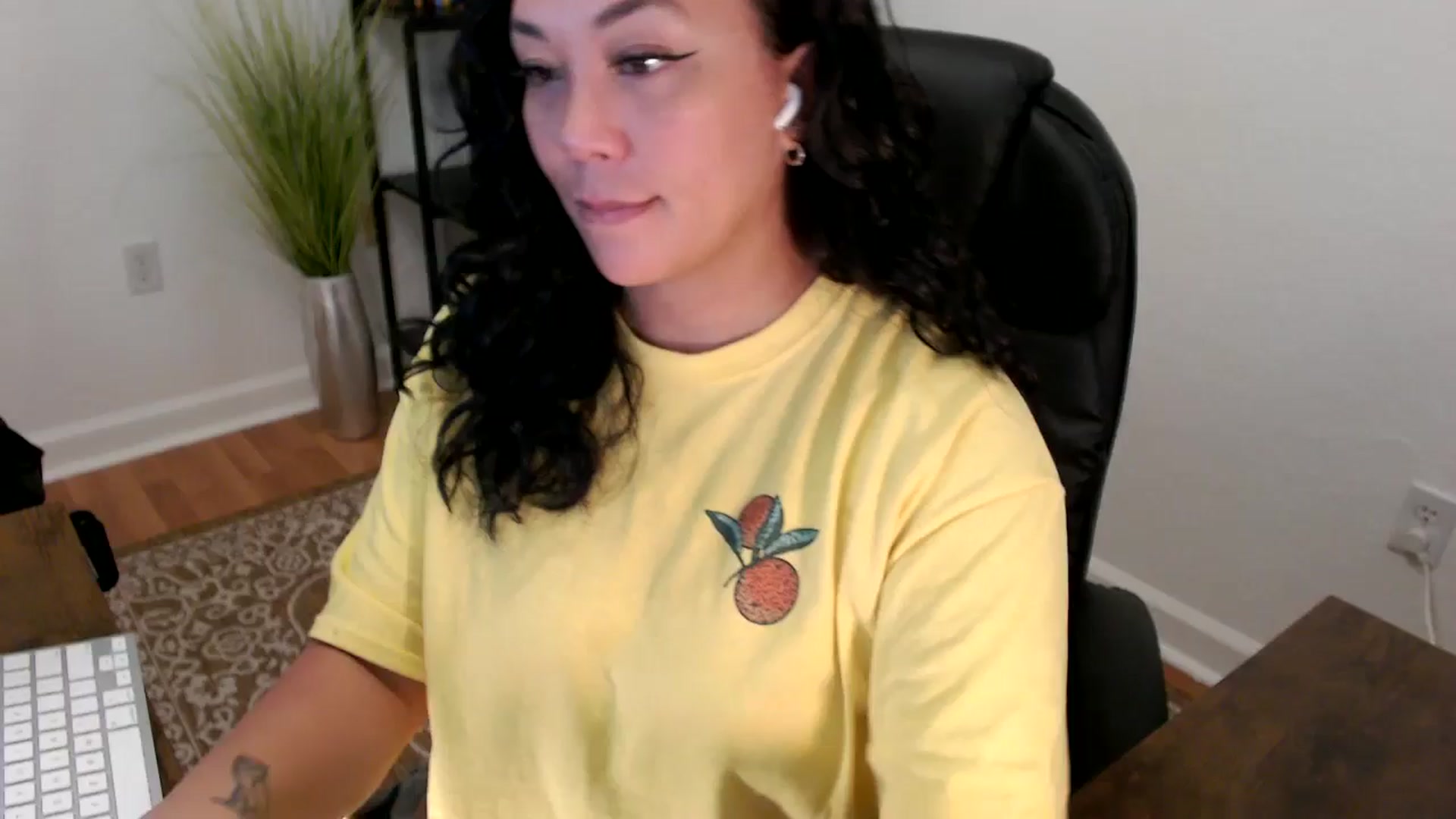 Gallery image thumbnail from MickaylaStar's myfreecams stream on, 06/02/2025, 15:55 image 3 of 20