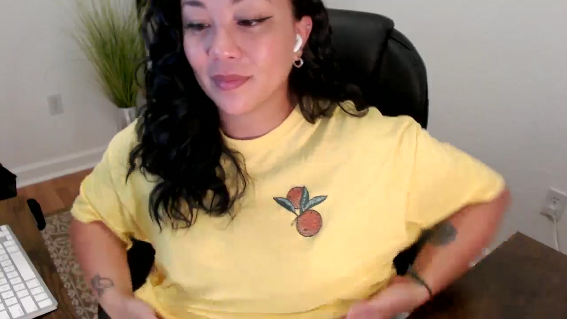 Gallery image thumbnail from MickaylaStar's myfreecams stream on, 06/02/2025, 15:55 image 17 of 20