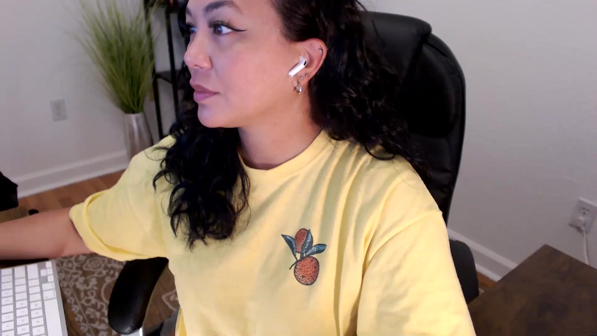 Gallery image thumbnail from MickaylaStar's myfreecams stream on, 06/02/2025, 15:55 image 6 of 20