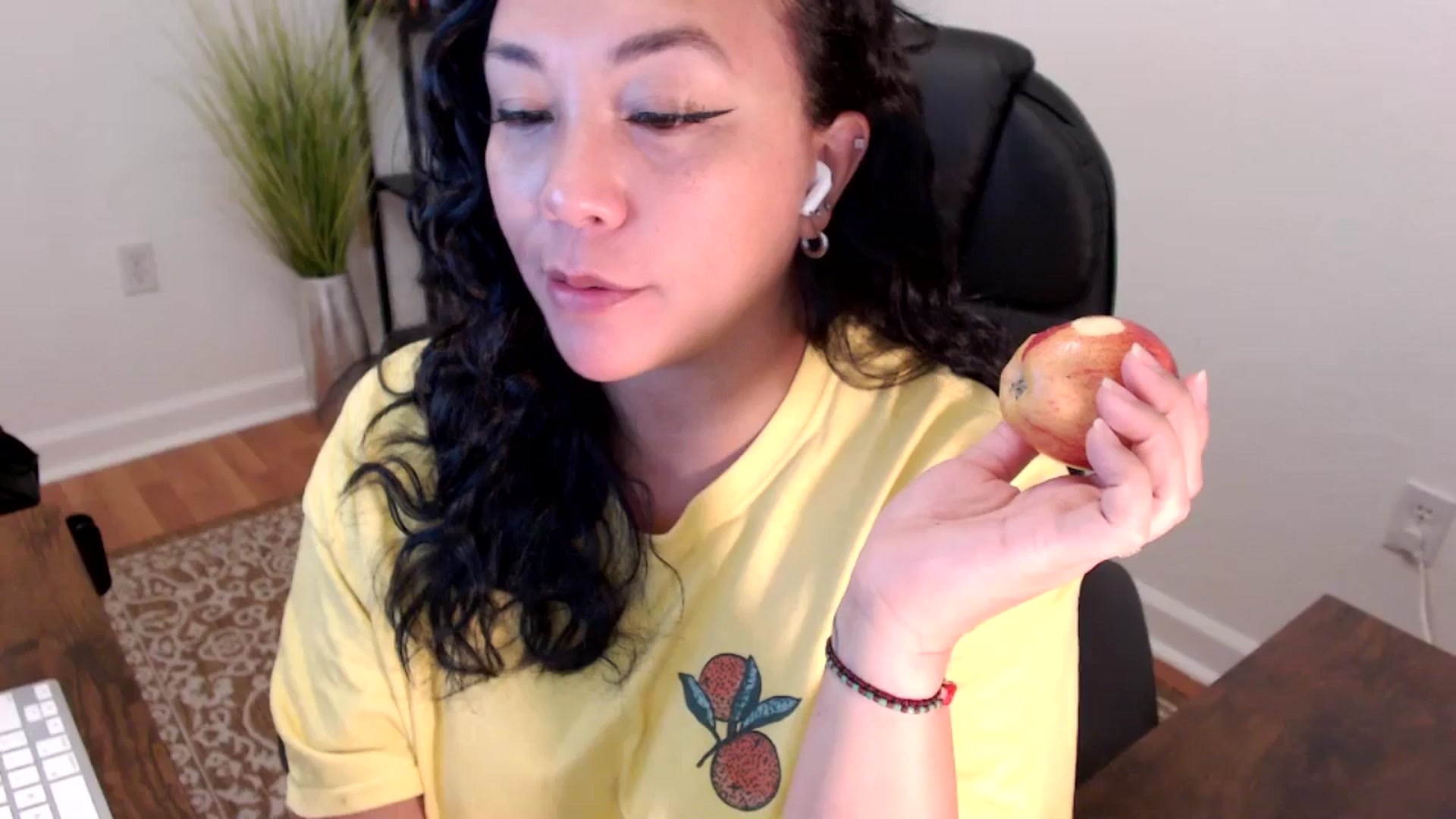 Gallery image thumbnail from MickaylaStar's myfreecams stream on, 06/02/2025, 16:18 image 17 of 20