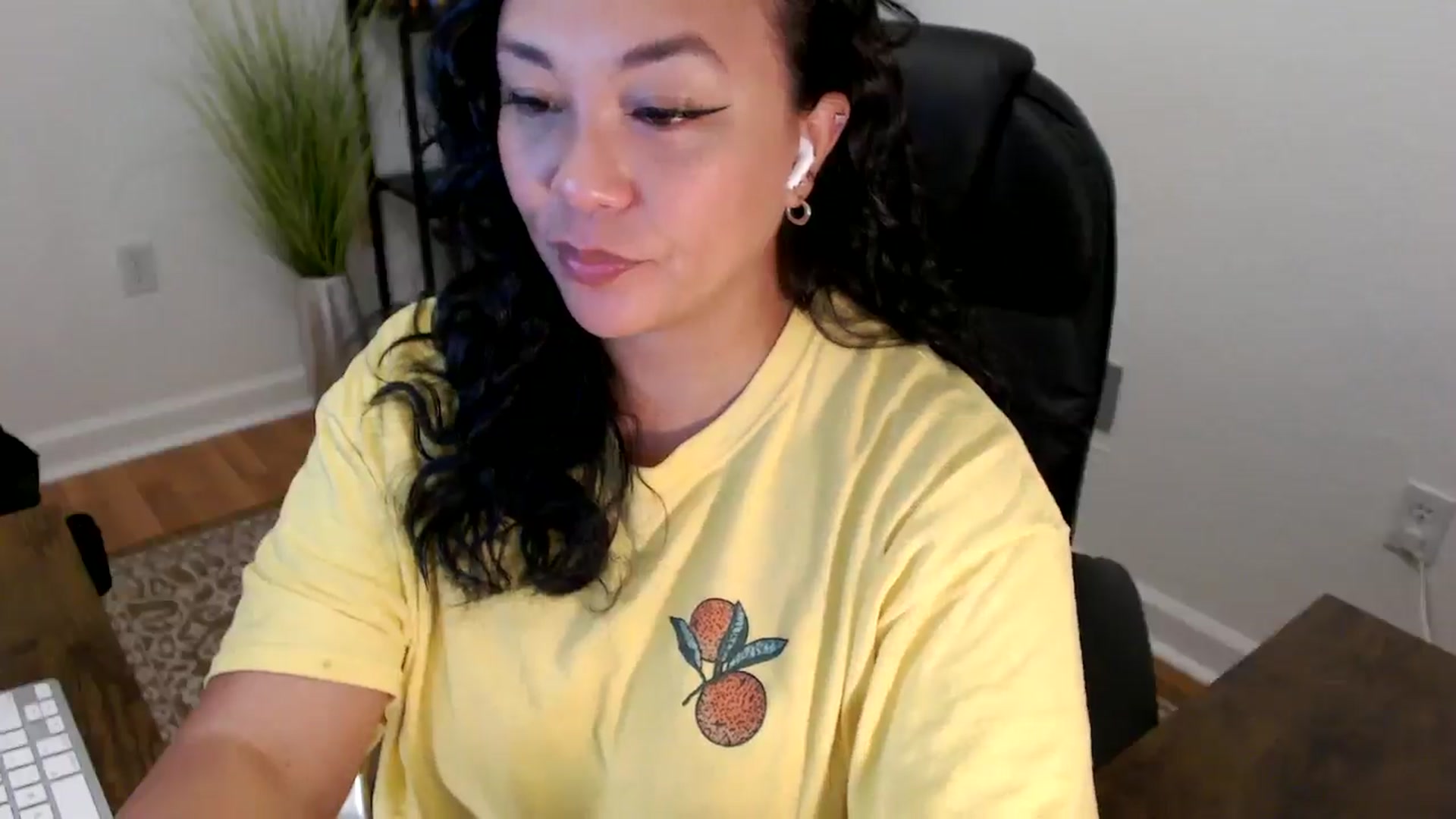 Gallery image thumbnail from MickaylaStar's myfreecams stream on, 06/02/2025, 16:18 image 18 of 20