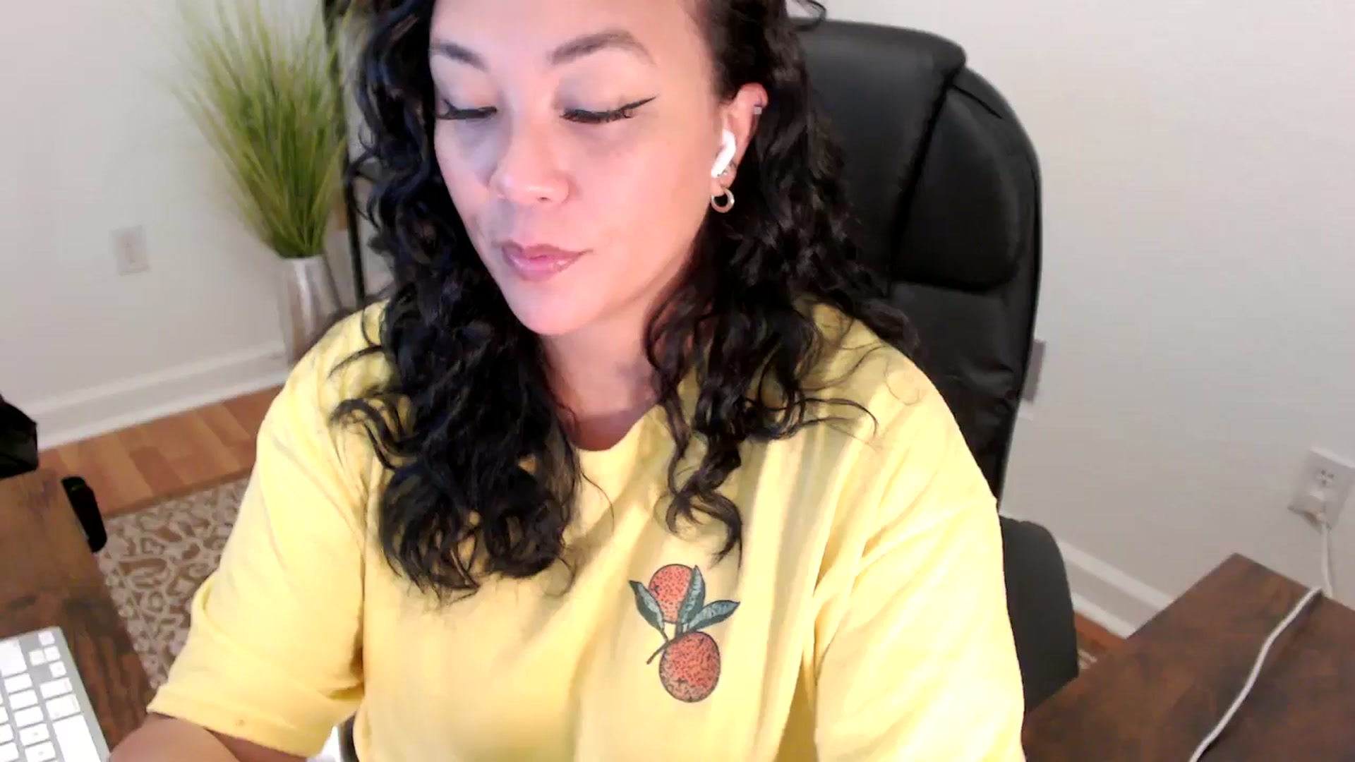 Gallery image thumbnail from MickaylaStar's myfreecams stream on, 06/02/2025, 16:18 image 5 of 20