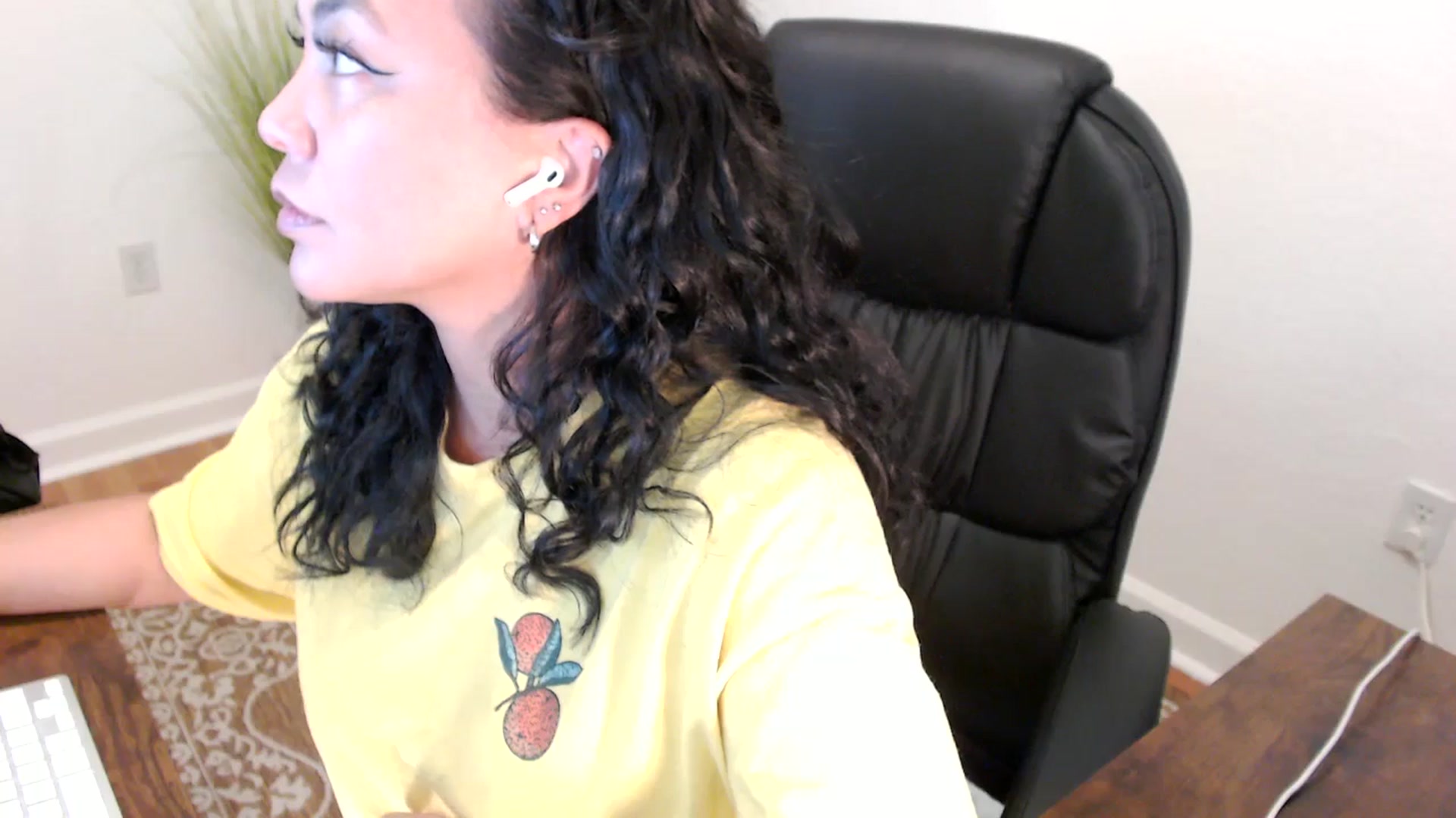Gallery image thumbnail from MickaylaStar's myfreecams stream on, 06/02/2025, 16:18 image 7 of 20
