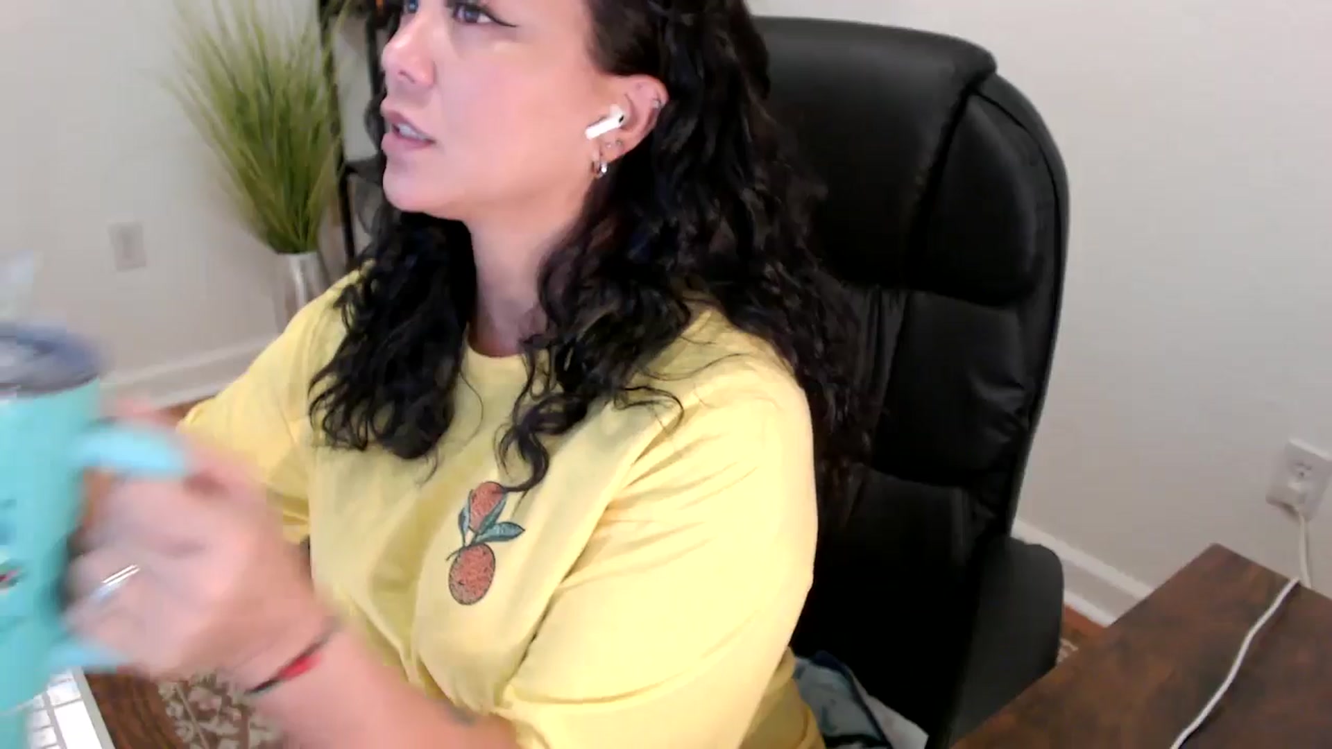 Gallery image thumbnail from MickaylaStar's myfreecams stream on, 06/02/2025, 16:18 image 2 of 20