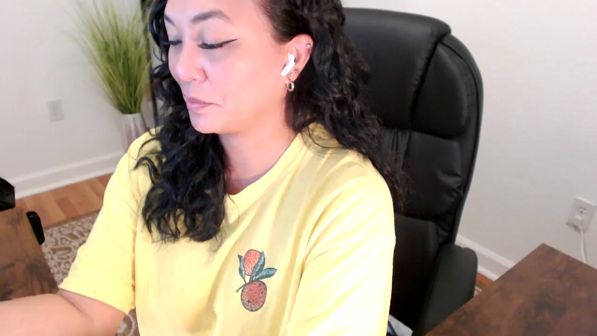 Gallery image thumbnail from MickaylaStar's myfreecams stream on, 06/02/2025, 16:42 image 12 of 20
