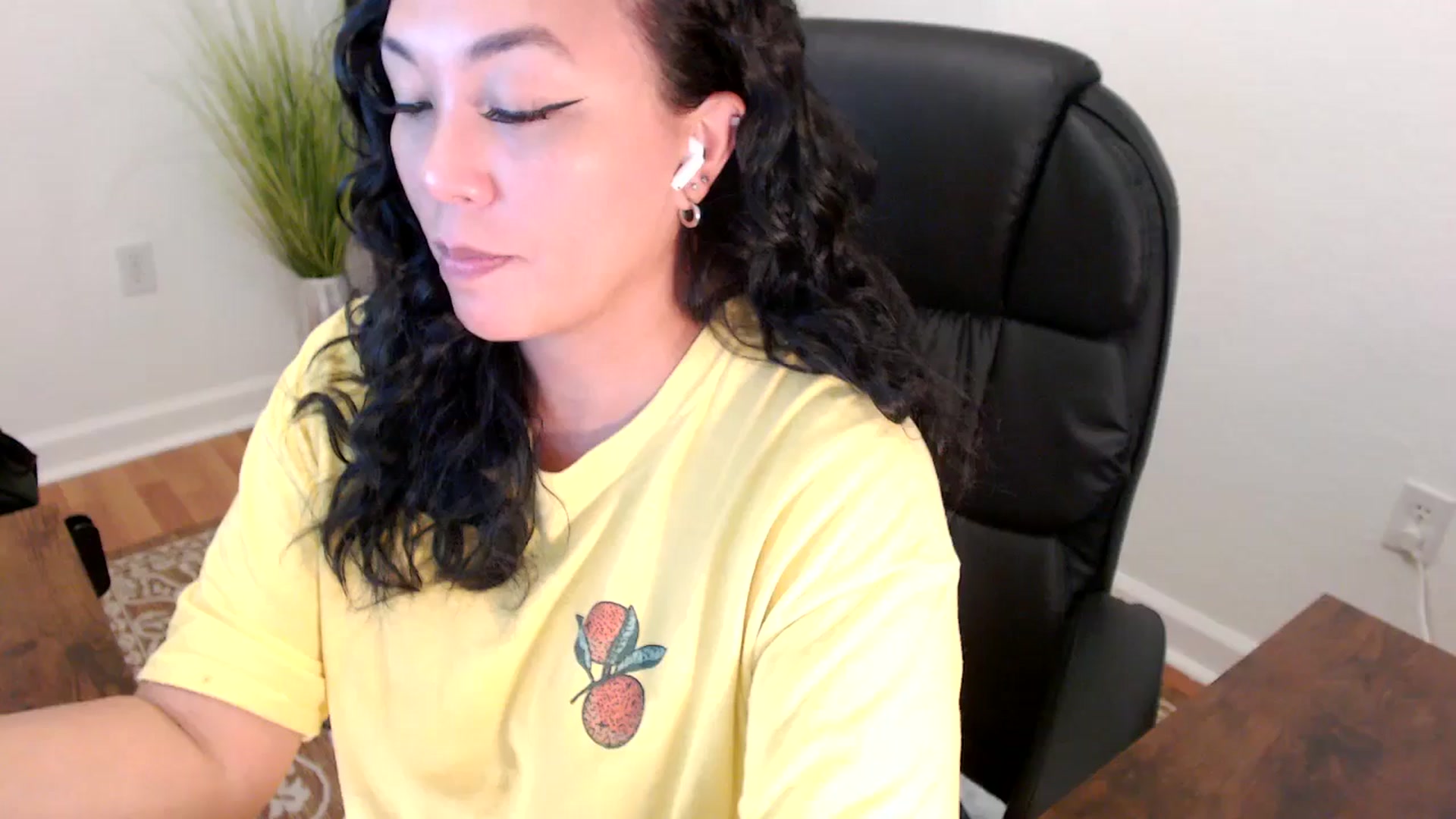 Gallery image thumbnail from MickaylaStar's myfreecams stream on, 06/02/2025, 16:42 image 1 of 20