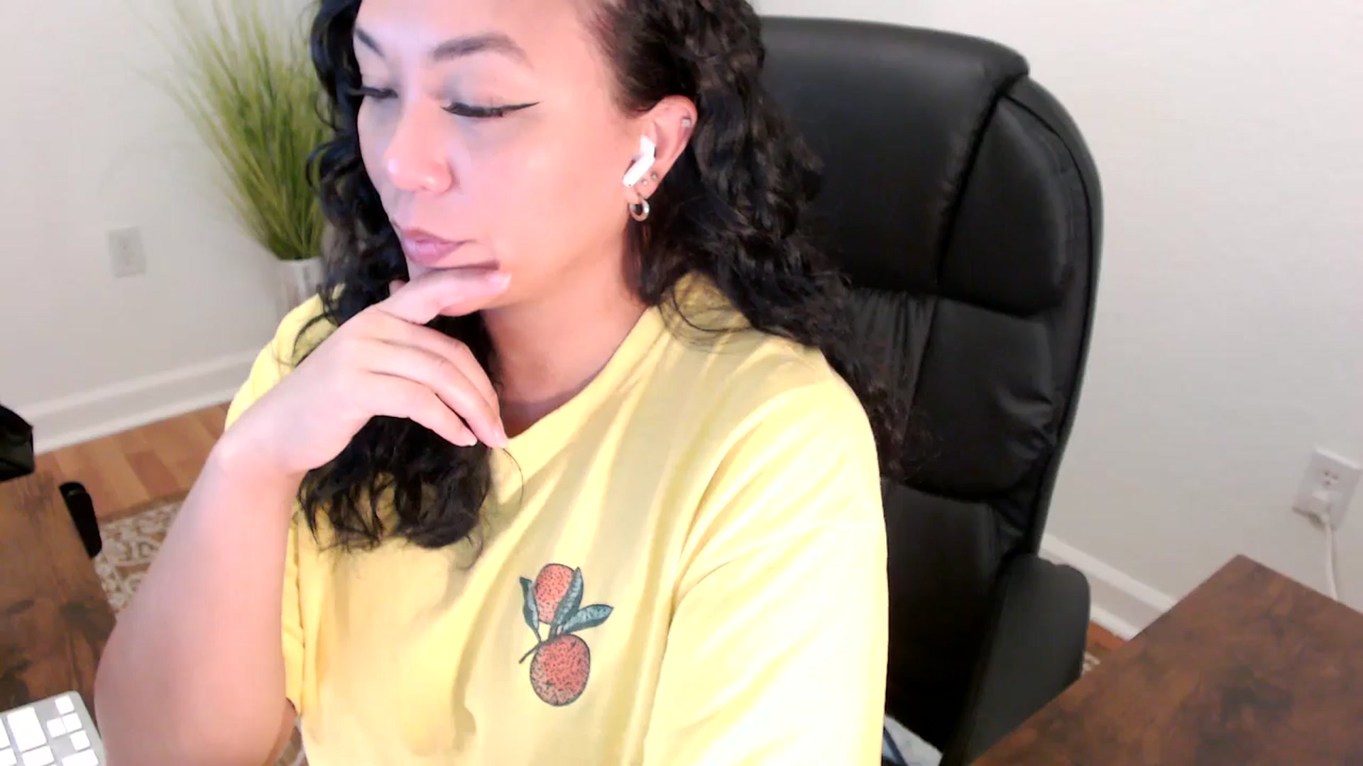 Gallery image thumbnail from MickaylaStar's myfreecams stream on, 06/02/2025, 16:42 image 14 of 20