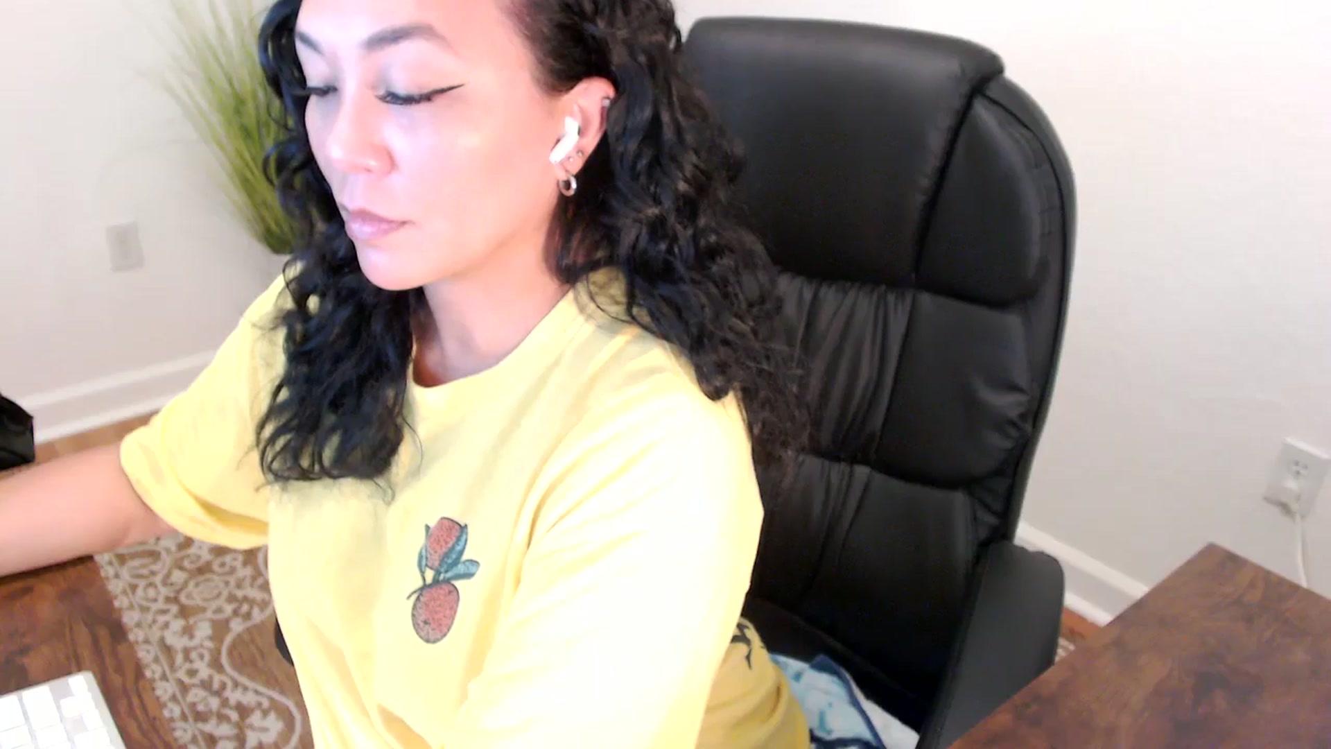 Gallery image thumbnail from MickaylaStar's myfreecams stream on, 06/02/2025, 16:42 image 4 of 20