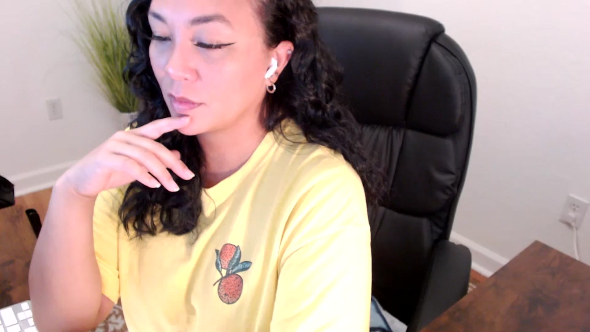 Gallery image thumbnail from MickaylaStar's myfreecams stream on, 06/02/2025, 16:42 image 16 of 20