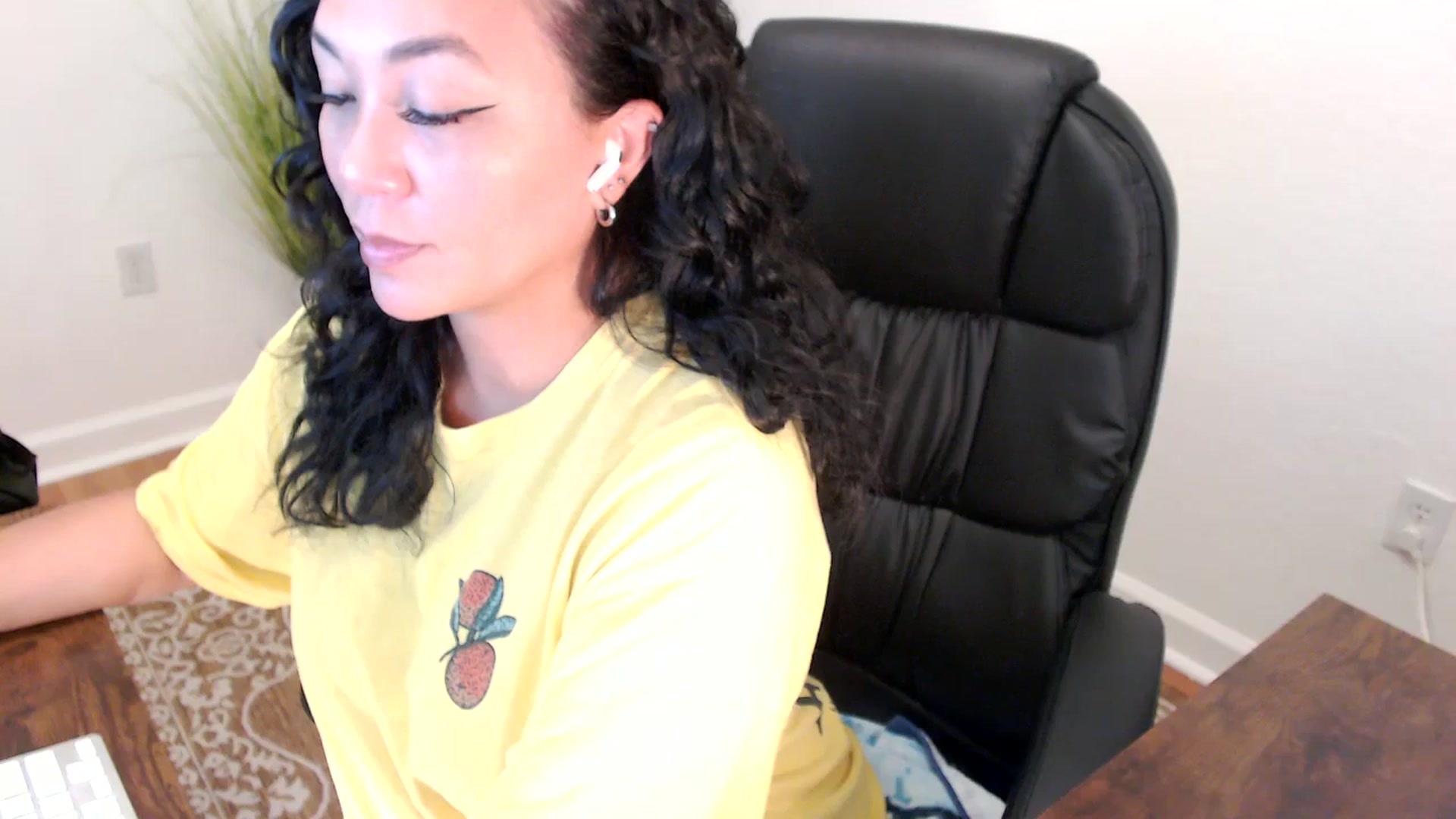 Gallery image thumbnail from MickaylaStar's myfreecams stream on, 06/02/2025, 16:42 image 3 of 20