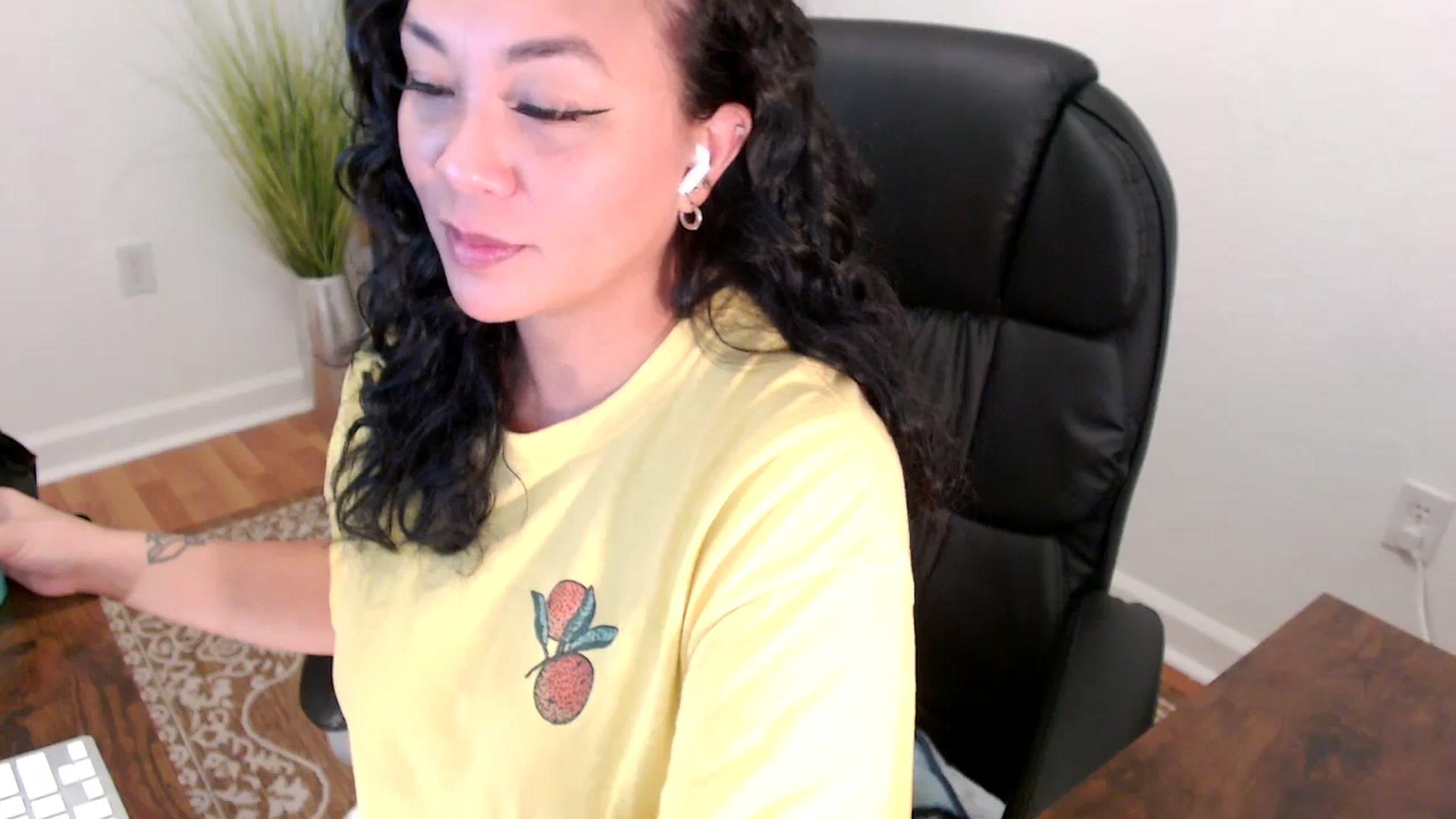 Gallery image thumbnail from MickaylaStar's myfreecams stream on, 06/02/2025, 16:42 image 7 of 20
