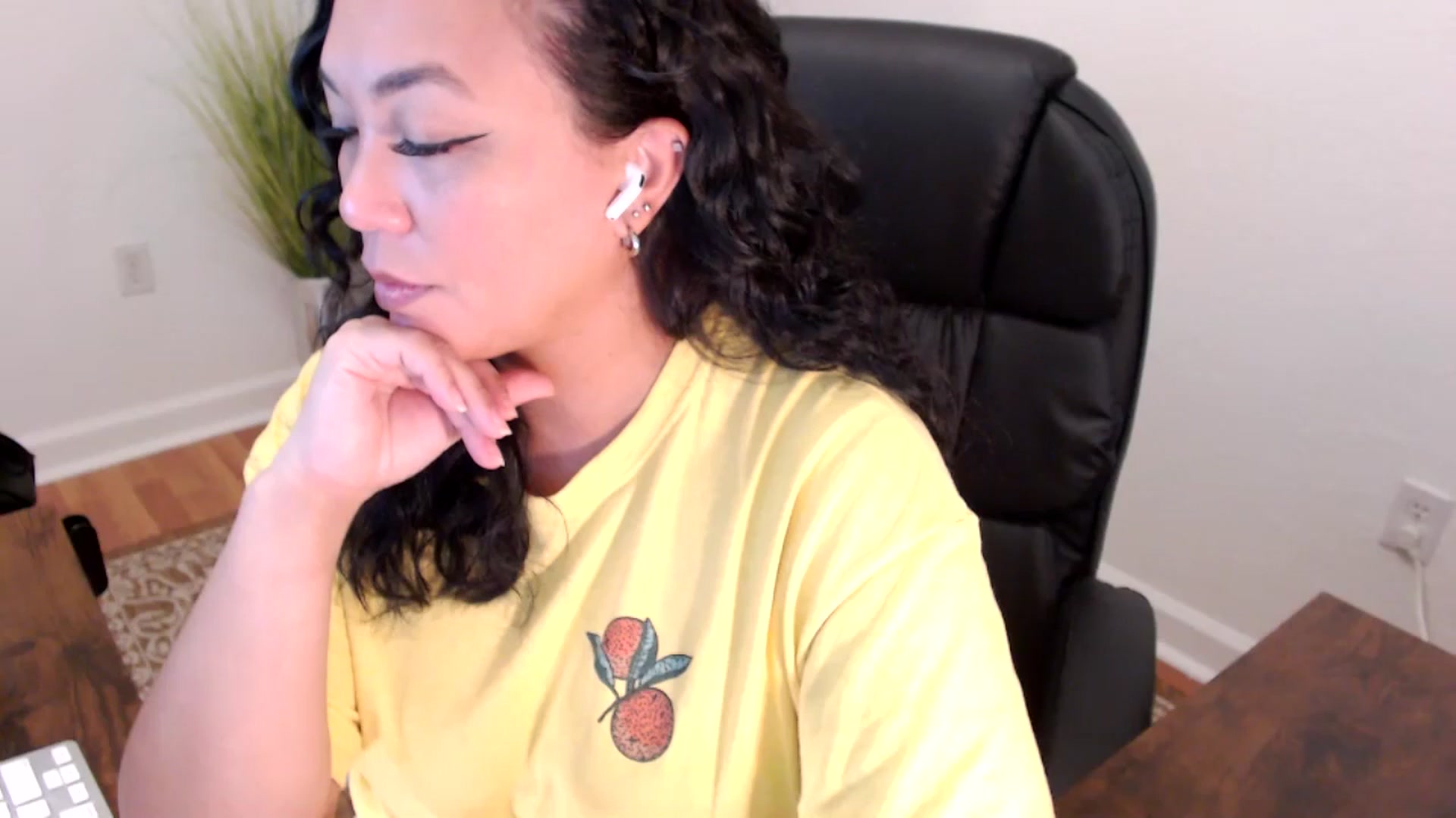 Gallery image thumbnail from MickaylaStar's myfreecams stream on, 06/02/2025, 16:42 image 17 of 20