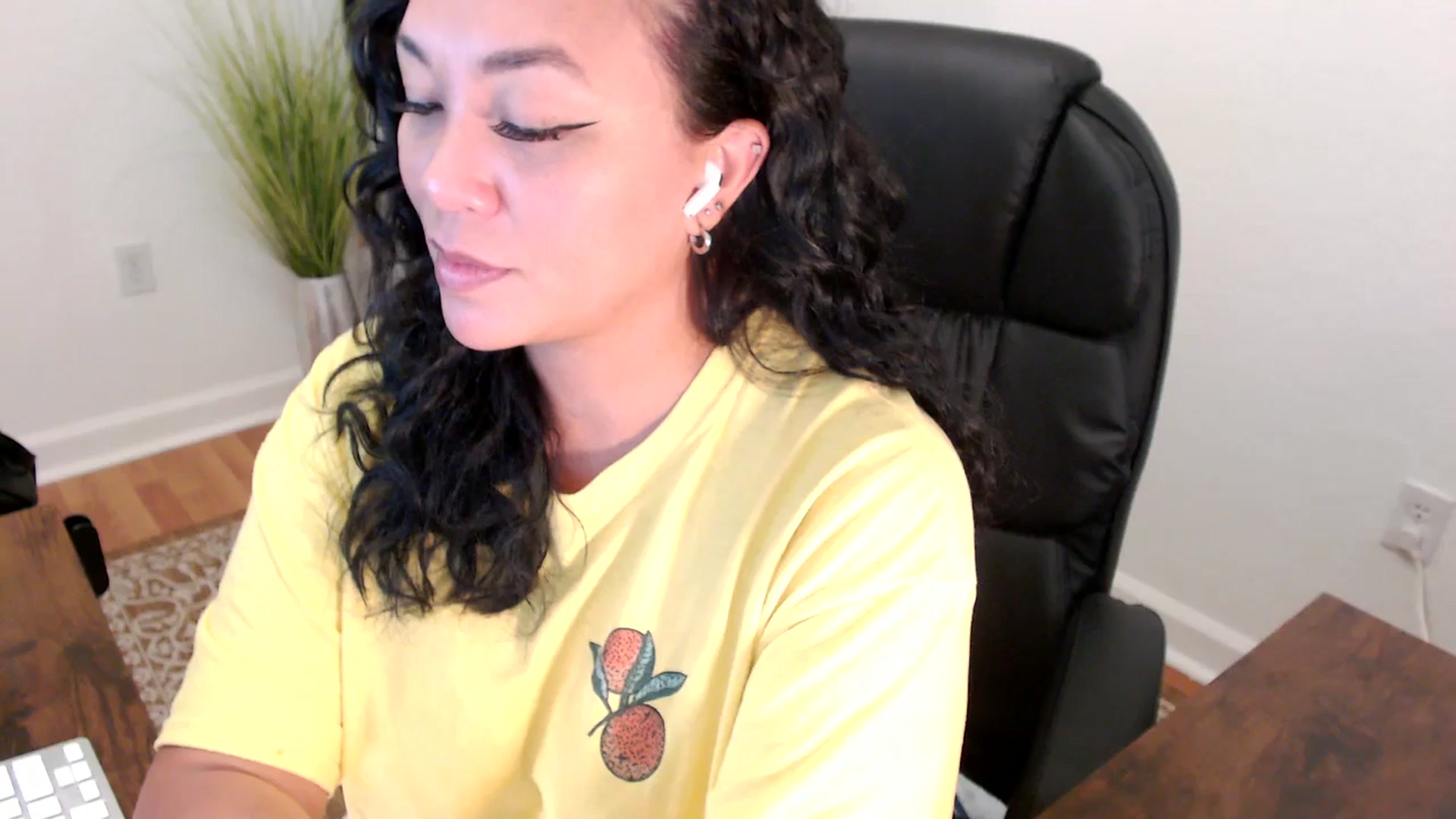 Gallery image thumbnail from MickaylaStar's myfreecams stream on, 06/02/2025, 16:42 image 11 of 20