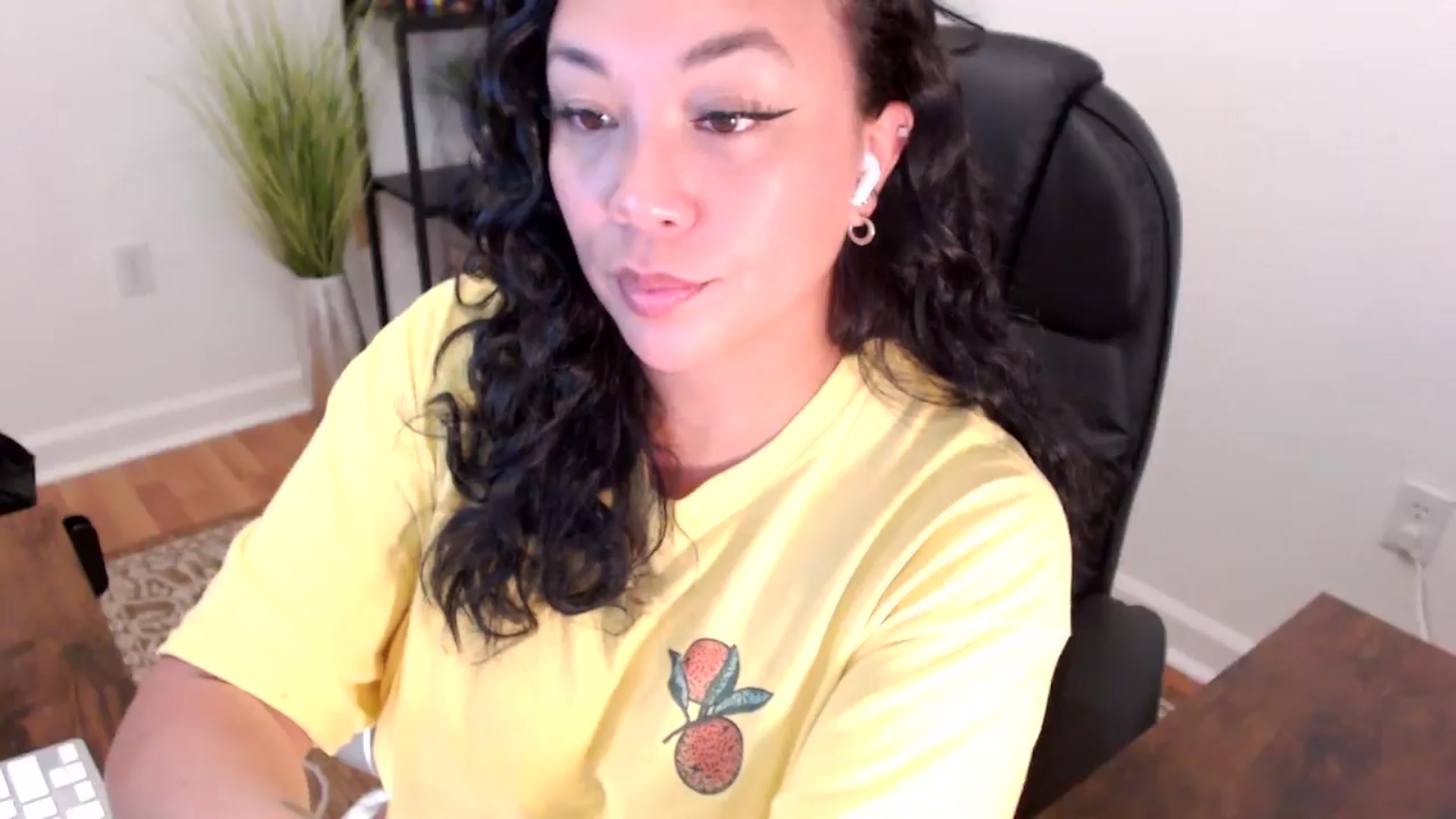Gallery image thumbnail from MickaylaStar's myfreecams stream on, 06/02/2025, 16:42 image 15 of 20