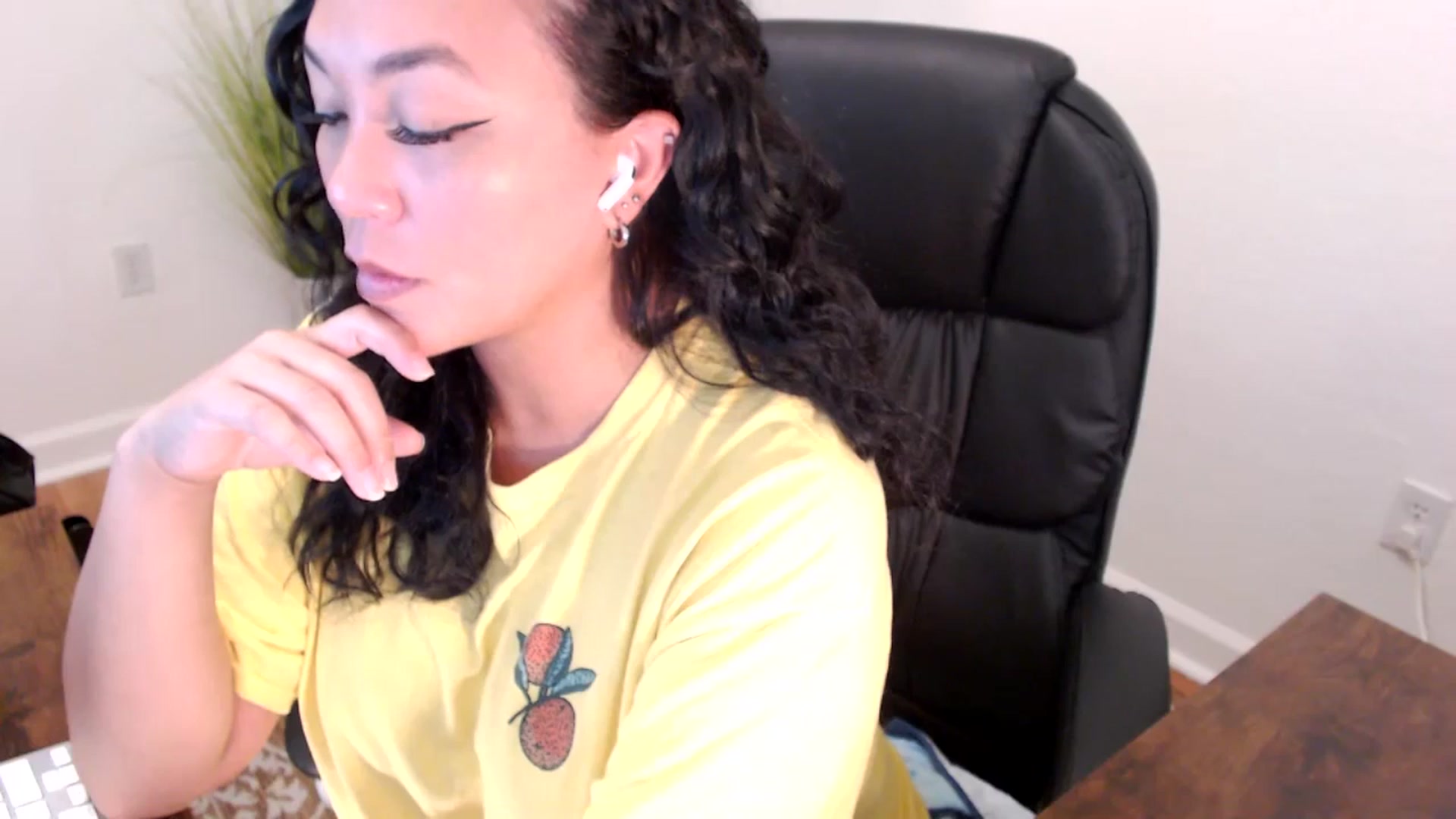 Gallery image thumbnail from MickaylaStar's myfreecams stream on, 06/02/2025, 16:42 image 19 of 20