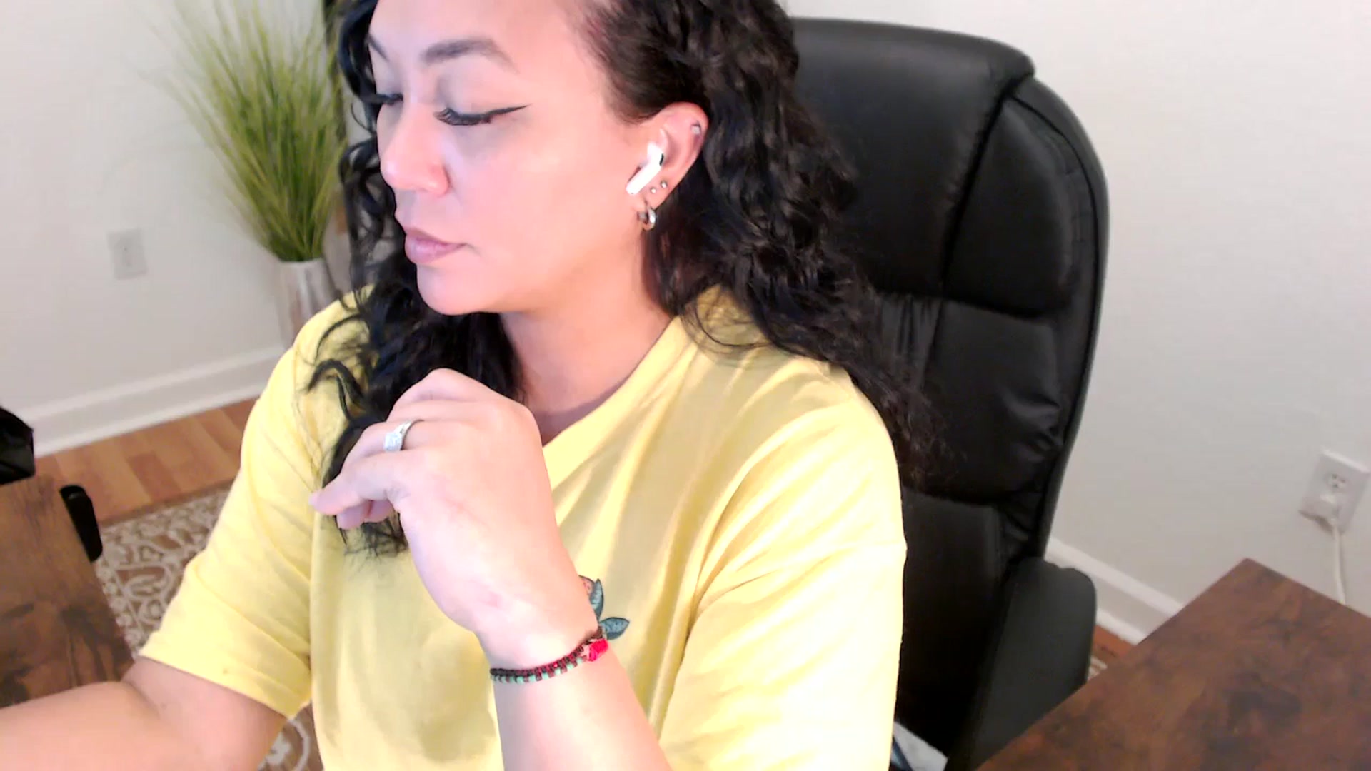 Gallery image thumbnail from MickaylaStar's myfreecams stream on, 06/02/2025, 16:42 image 13 of 20