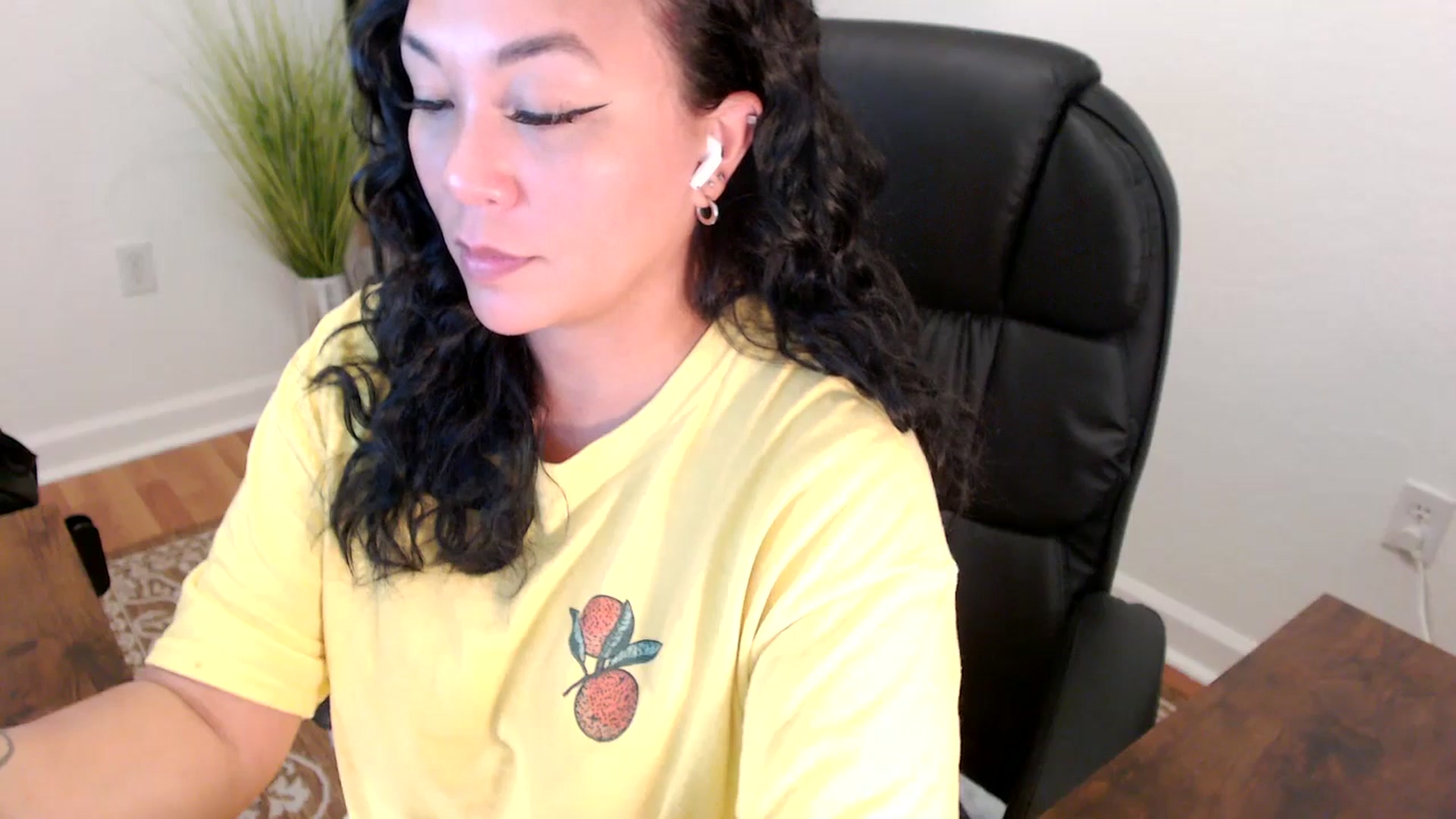 Gallery image thumbnail from MickaylaStar's myfreecams stream on, 06/02/2025, 16:42 image 2 of 20