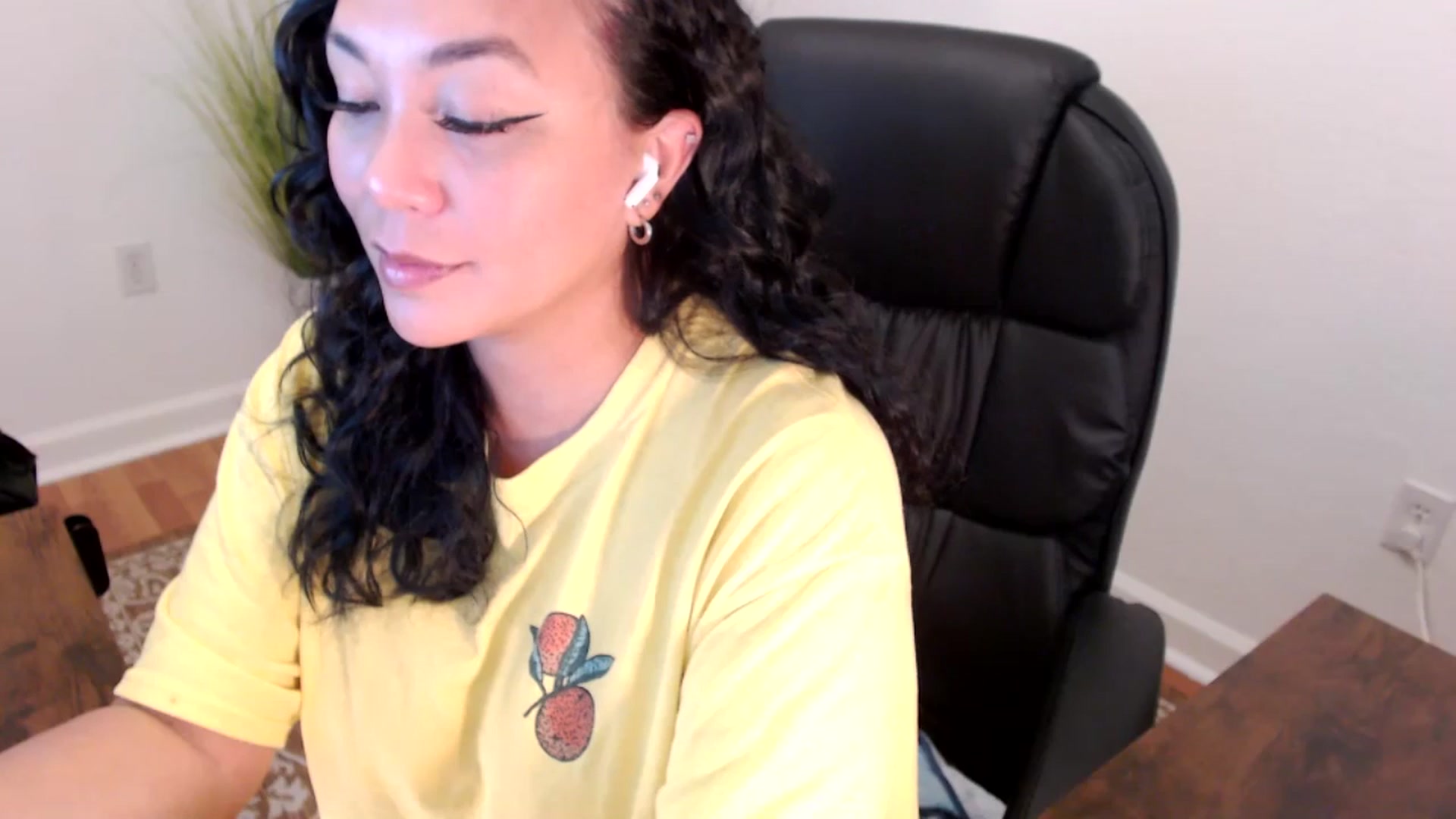 Gallery image thumbnail from MickaylaStar's myfreecams stream on, 06/02/2025, 16:42 image 6 of 20