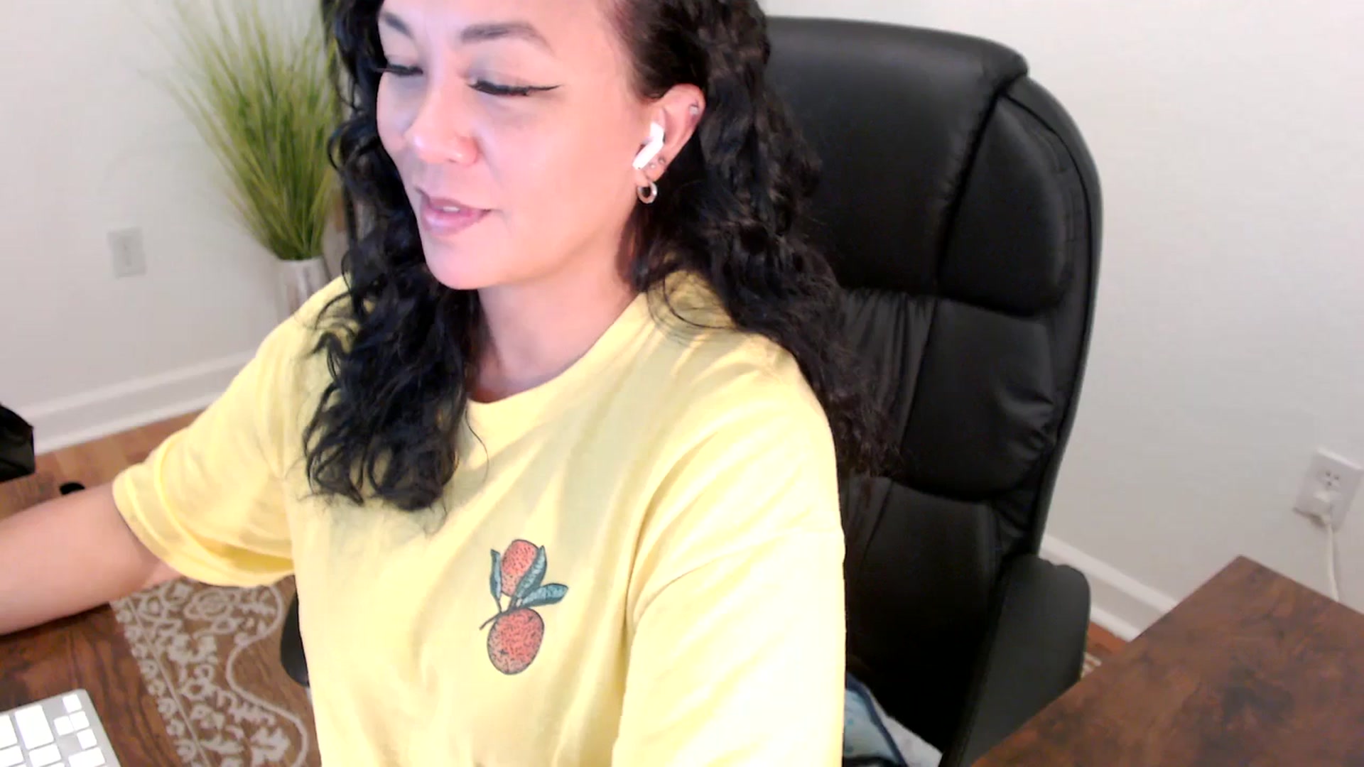 Gallery image thumbnail from MickaylaStar's myfreecams stream on, 06/02/2025, 16:42 image 10 of 20