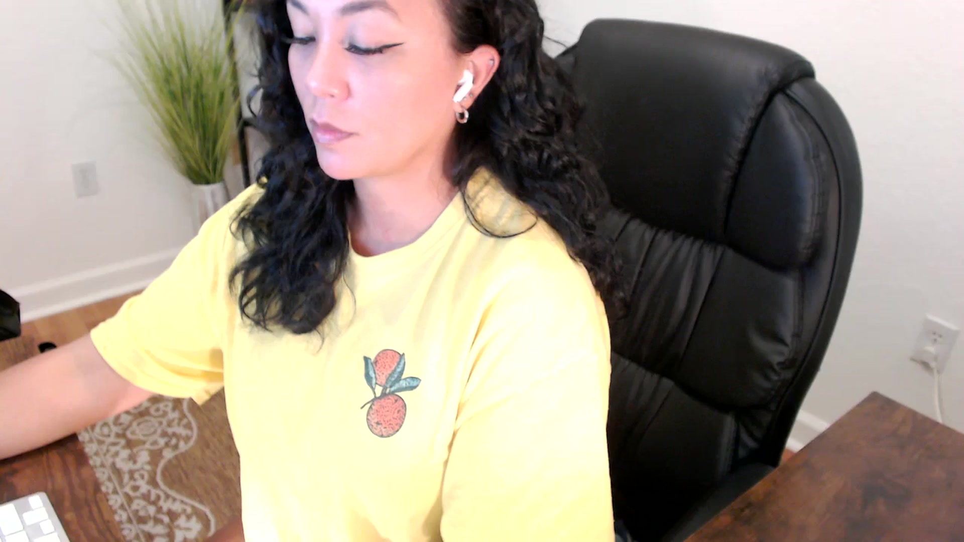 Gallery image thumbnail from MickaylaStar's myfreecams stream on, 06/02/2025, 17:29 image 3 of 20