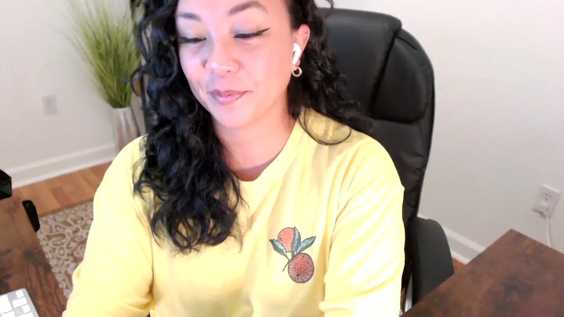 Gallery image thumbnail from MickaylaStar's myfreecams stream on, 06/02/2025, 17:29 image 6 of 20