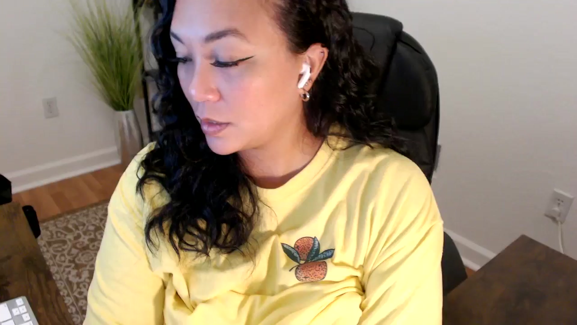 Gallery image thumbnail from MickaylaStar's myfreecams stream on, 06/02/2025, 17:29 image 13 of 20