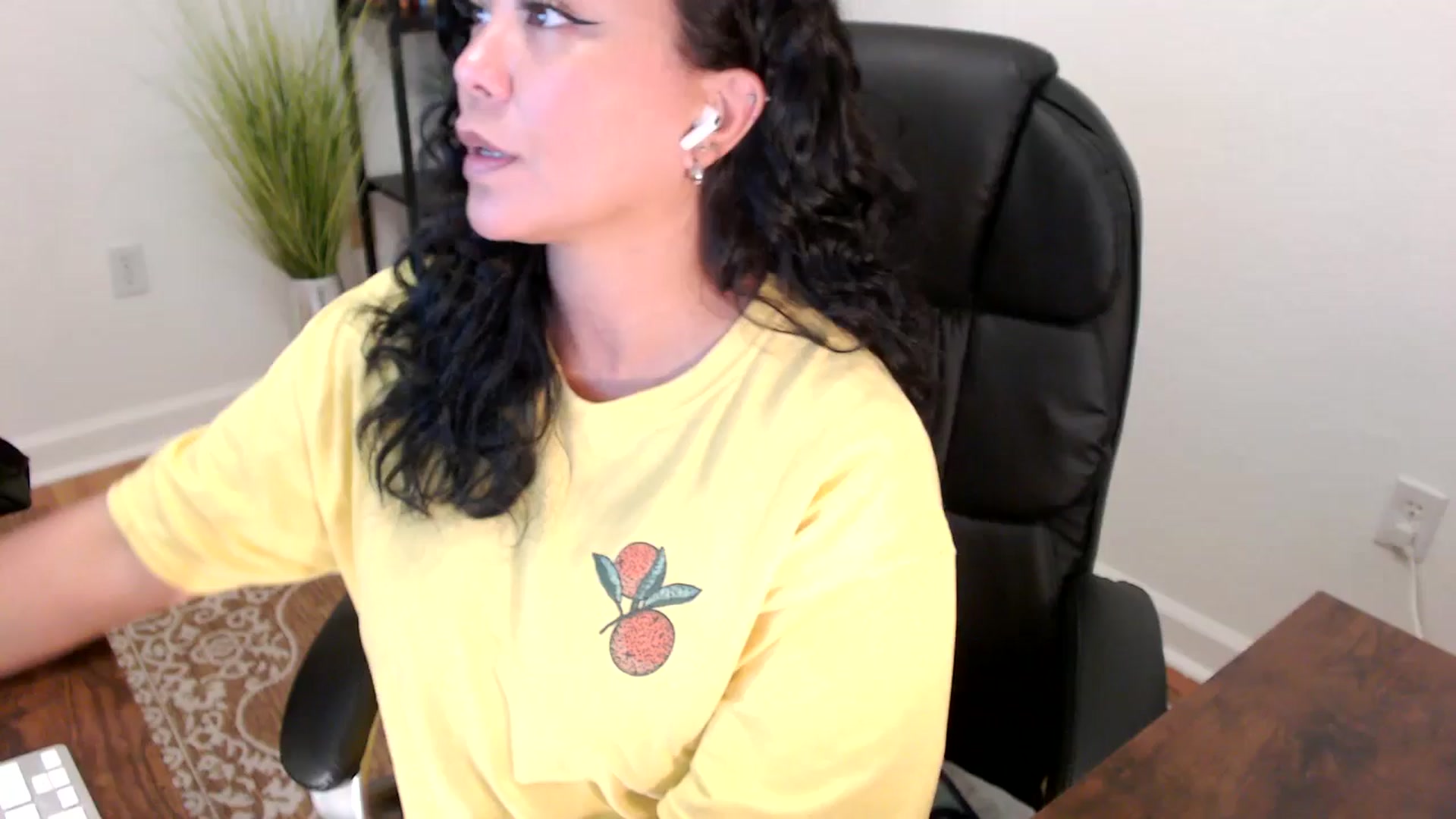 Gallery image thumbnail from MickaylaStar's myfreecams stream on, 06/02/2025, 17:29 image 7 of 20