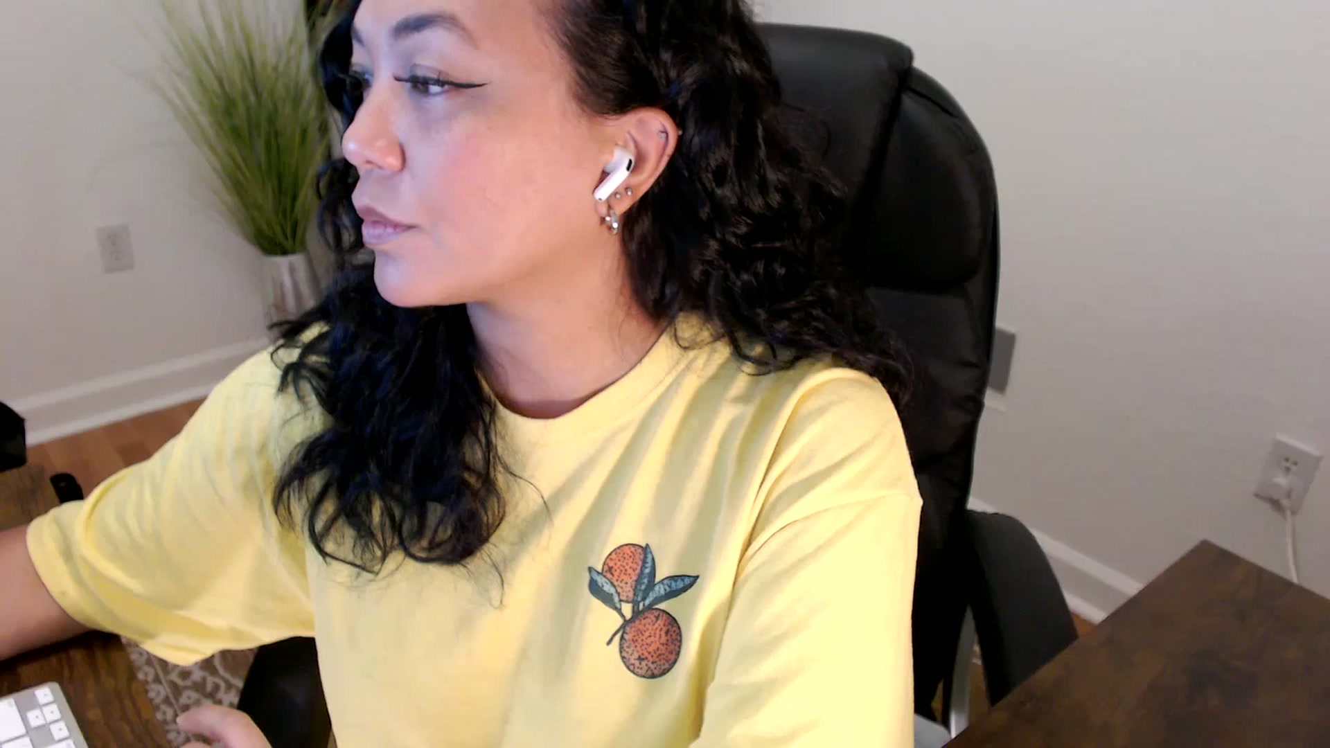 Gallery image thumbnail from MickaylaStar's myfreecams stream on, 06/02/2025, 17:29 image 17 of 20