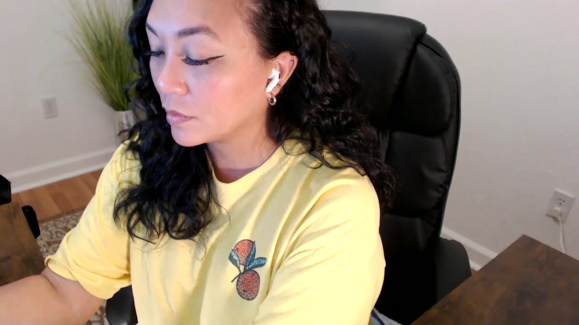 Gallery image thumbnail from MickaylaStar's myfreecams stream on, 06/02/2025, 17:29 image 19 of 20