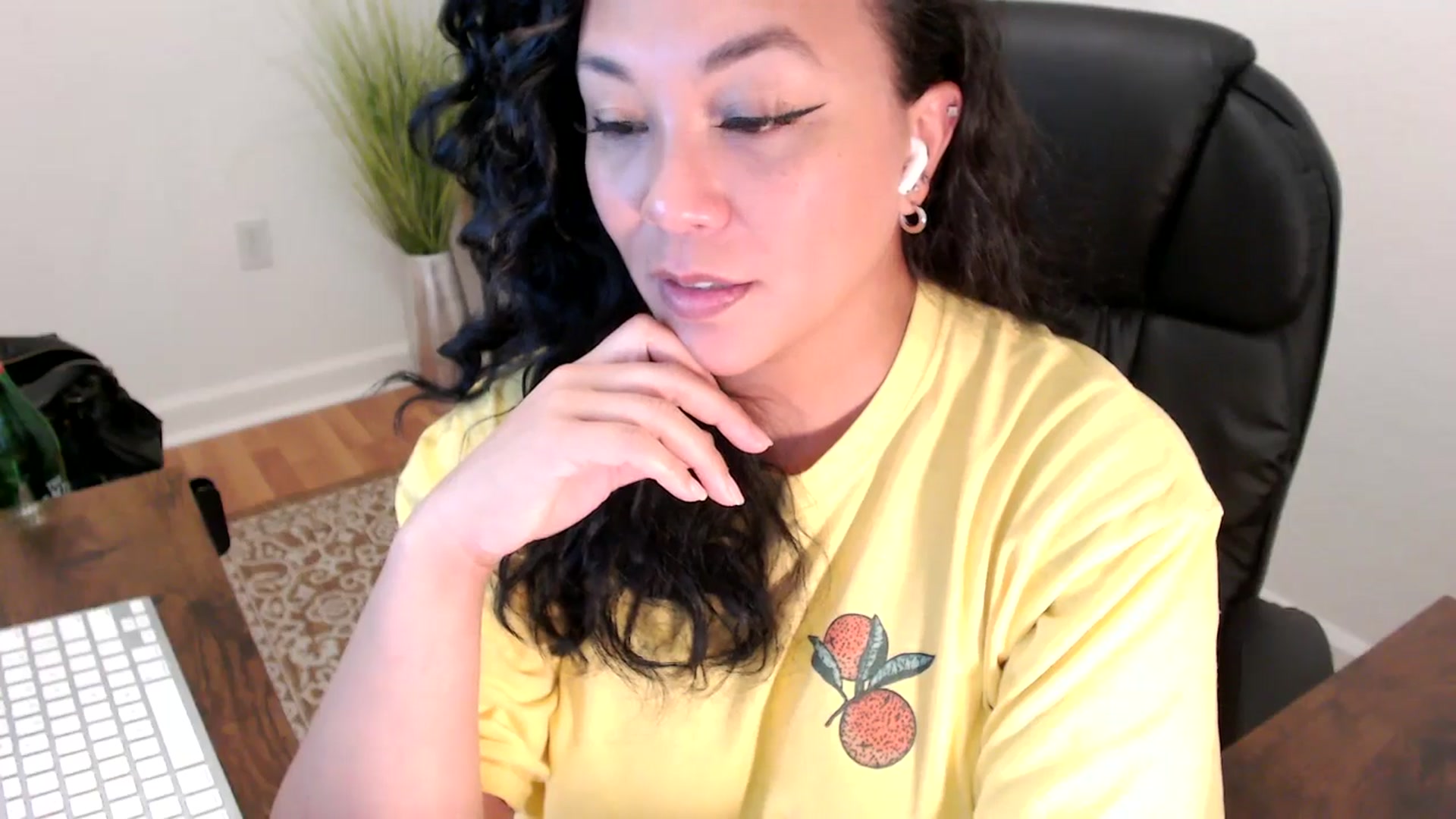Gallery image thumbnail from MickaylaStar's myfreecams stream on, 06/02/2025, 19:12 image 12 of 20