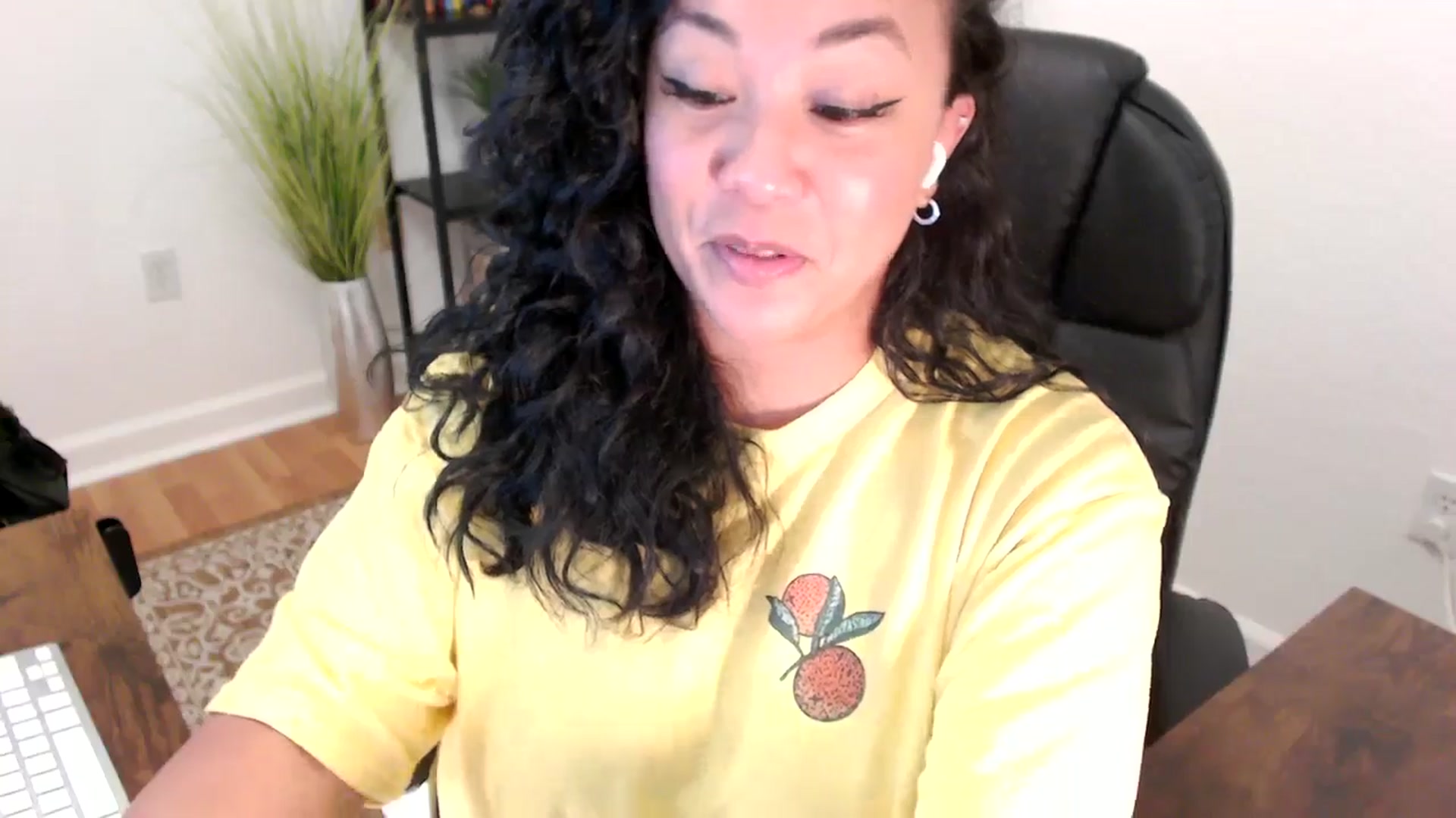 Gallery image thumbnail from MickaylaStar's myfreecams stream on, 06/02/2025, 19:12 image 9 of 20