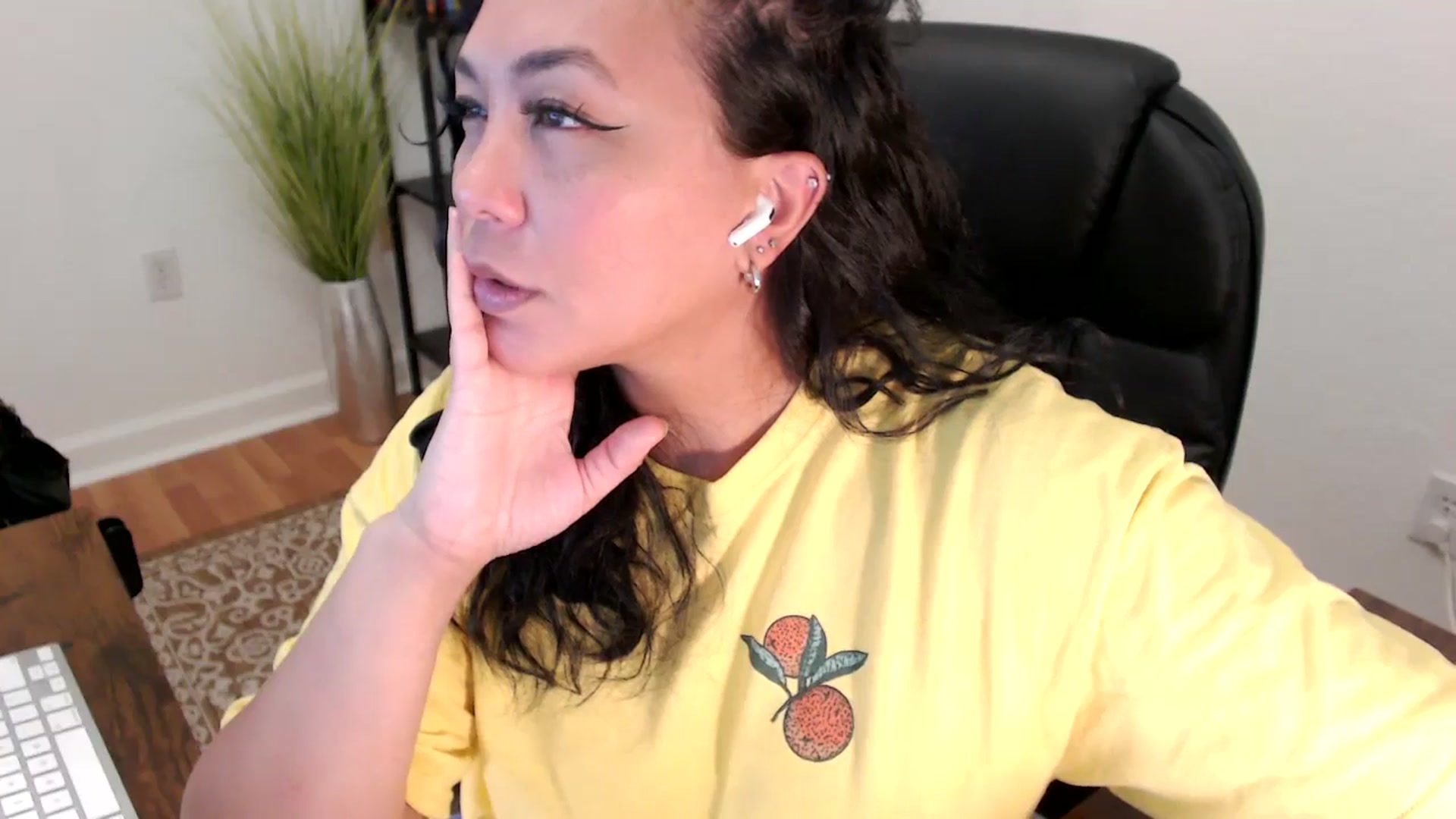Gallery image thumbnail from MickaylaStar's myfreecams stream on, 06/02/2025, 19:12 image 7 of 20