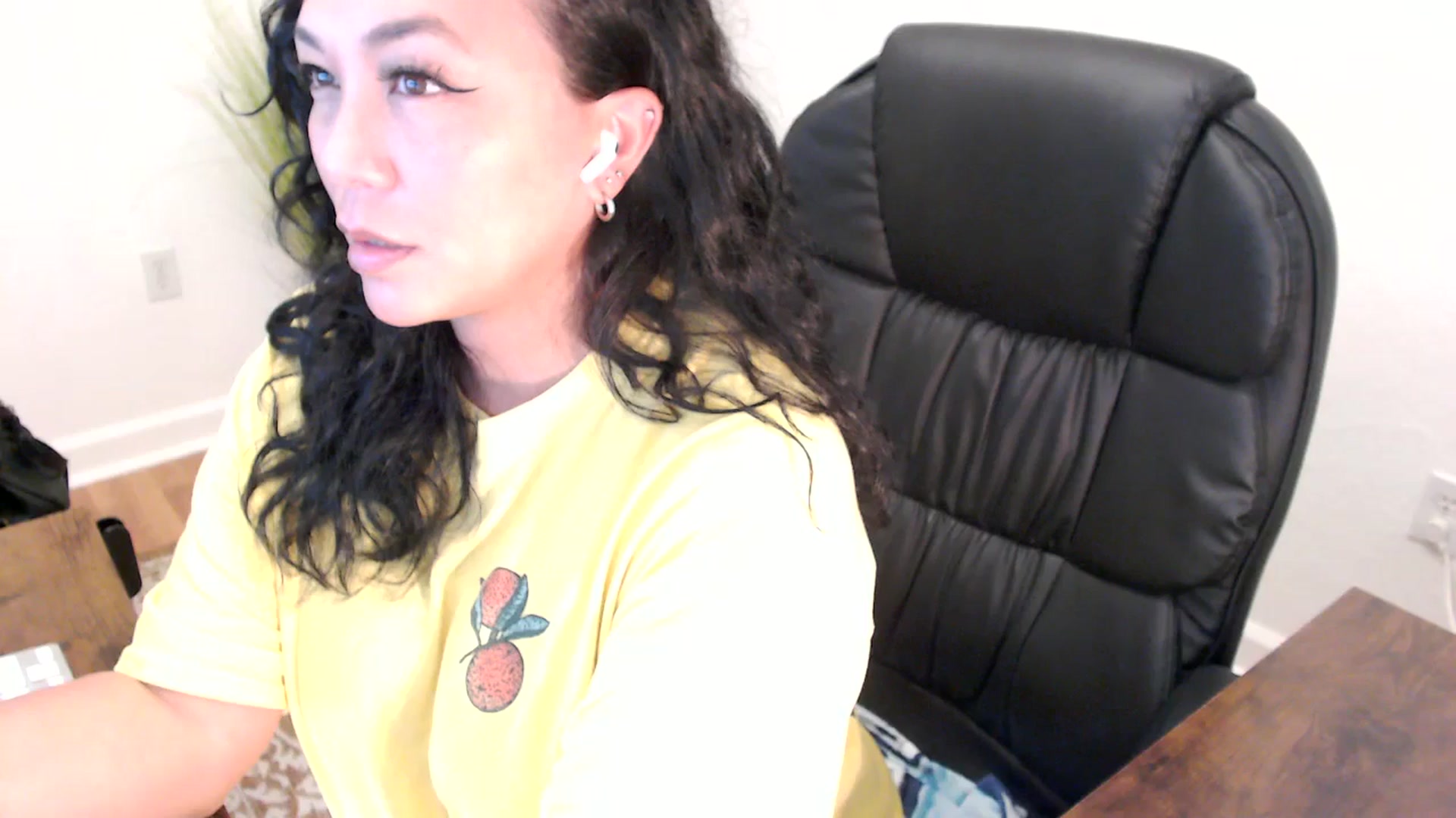 Gallery image thumbnail from MickaylaStar's myfreecams stream on, 06/02/2025, 19:12 image 8 of 20