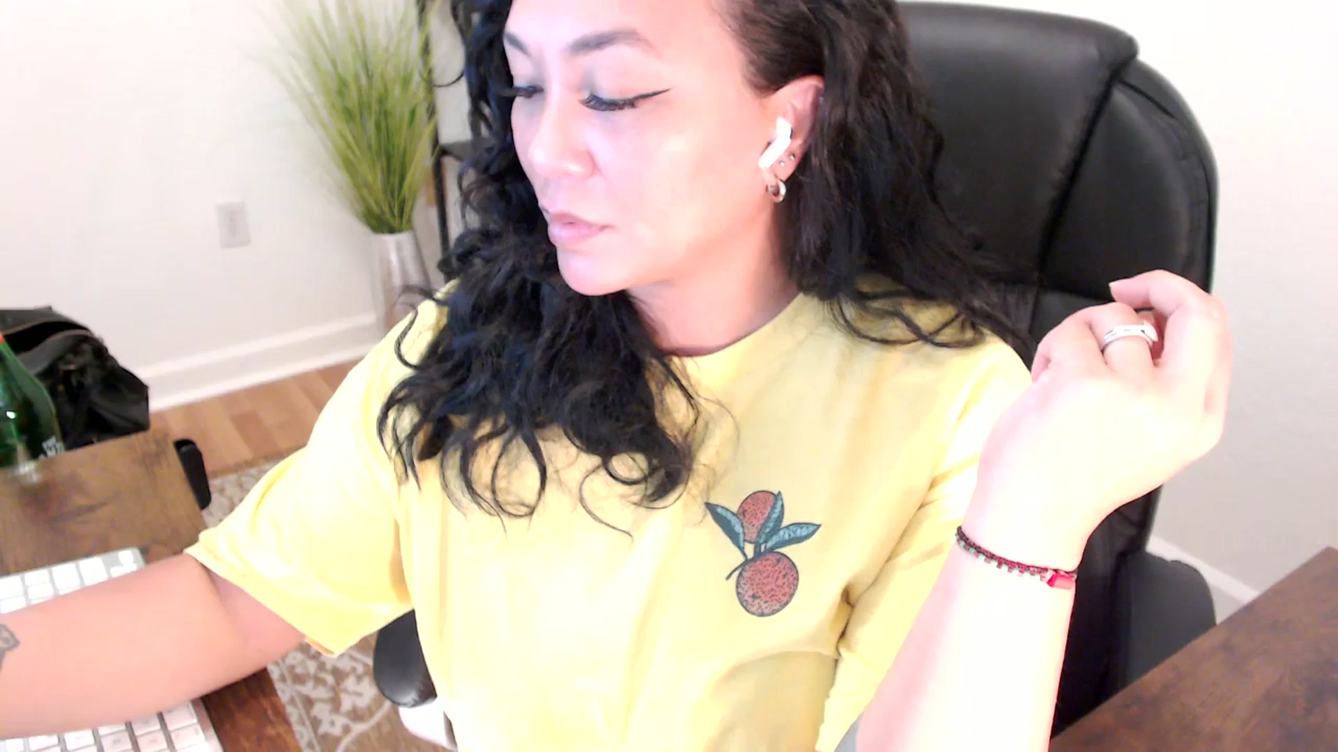 Gallery image thumbnail from MickaylaStar's myfreecams stream on, 06/02/2025, 19:12 image 15 of 20